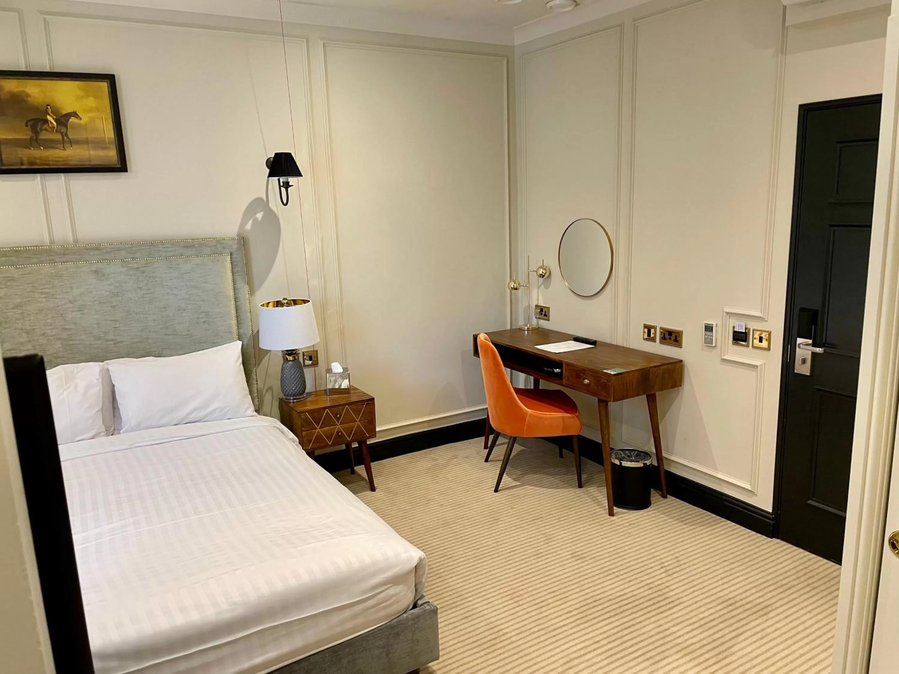 acessibility, Bed in Bedford Swan Hotel and Thermal Spa