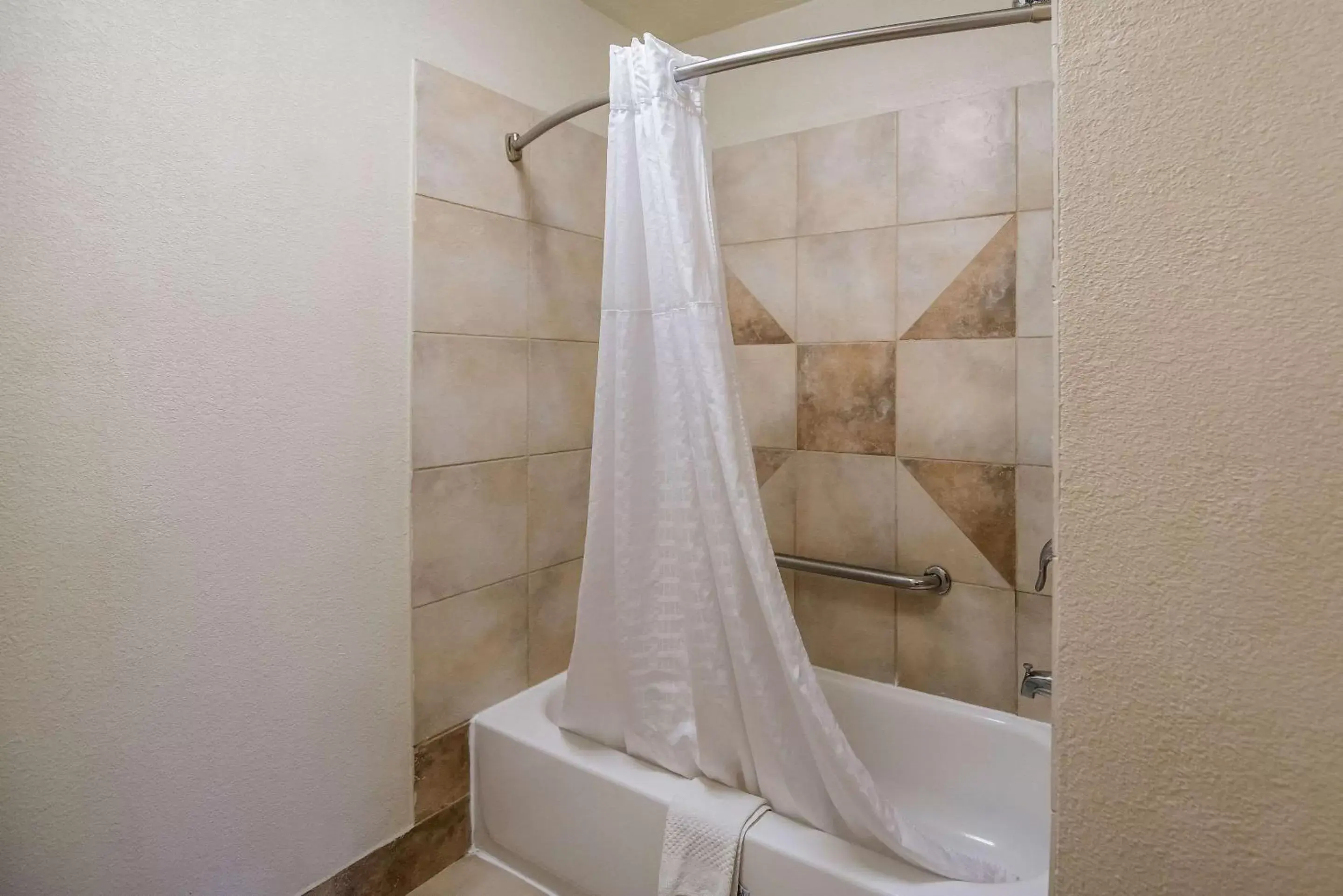 Bedroom, Bathroom in Quality Inn & Suites Lufkin