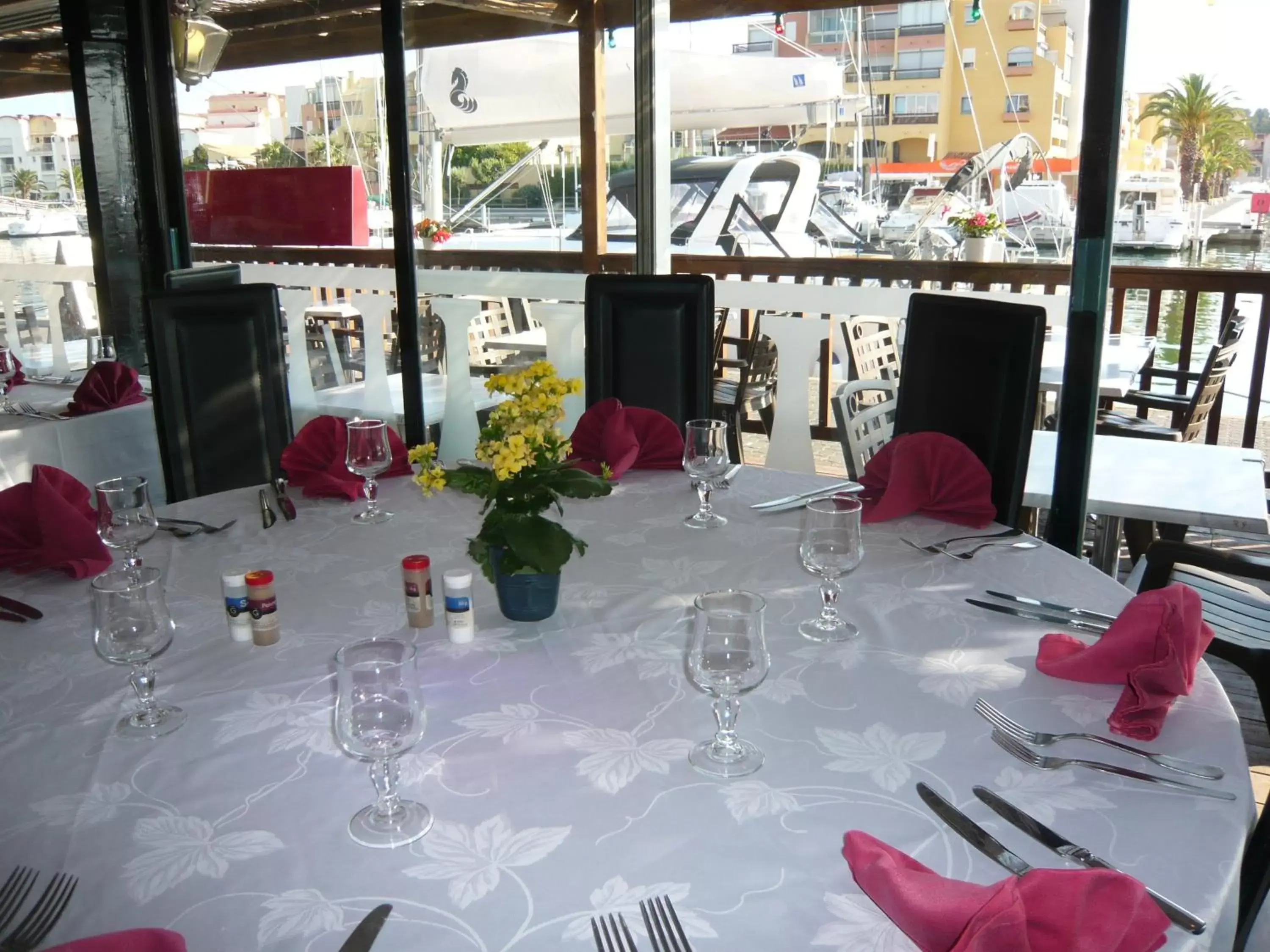 Restaurant/Places to Eat in Hôtel Port Beach