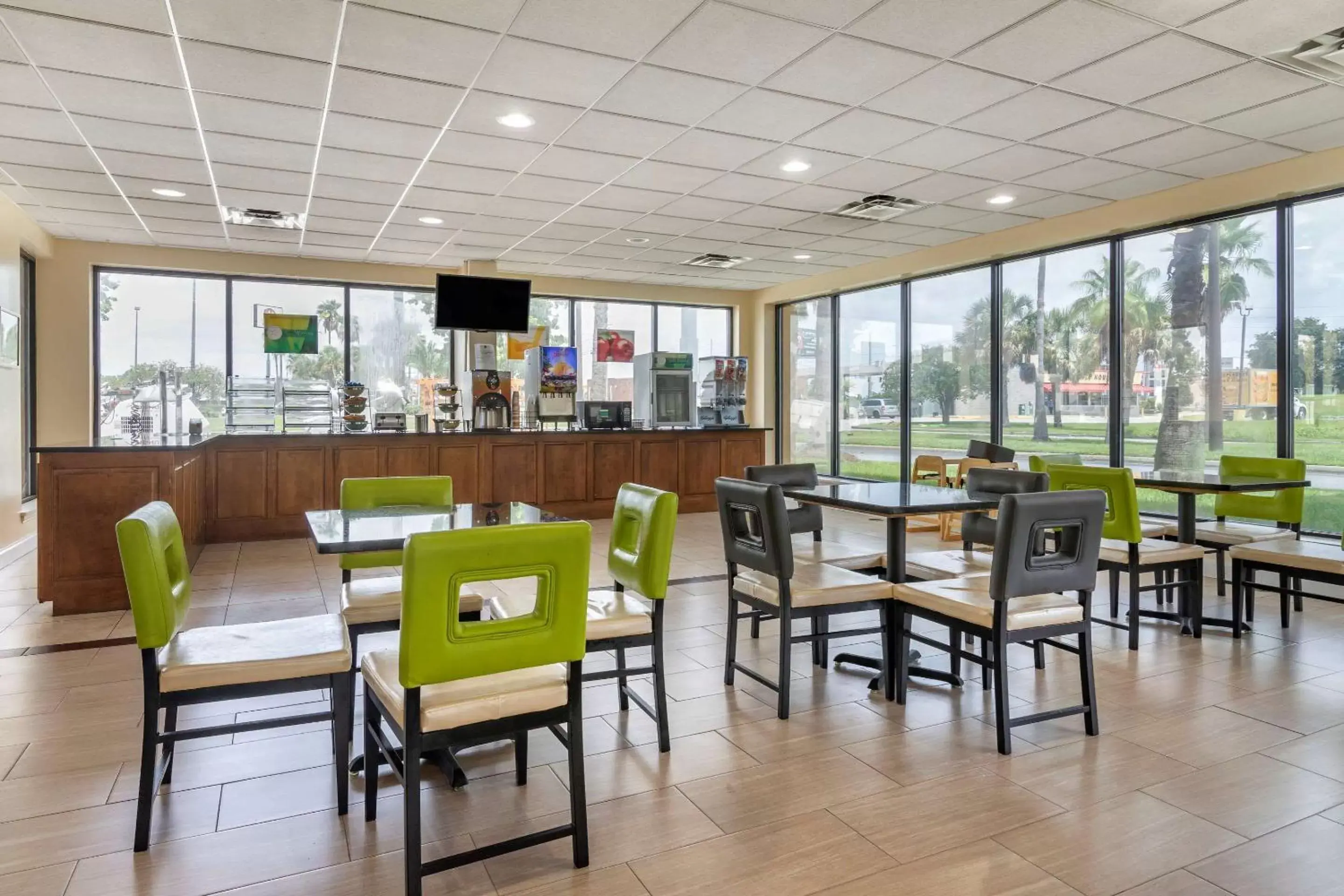 Restaurant/places to eat in Quality Inn Brunswick Restaurant/places to eat in Quality Inn Brunswick