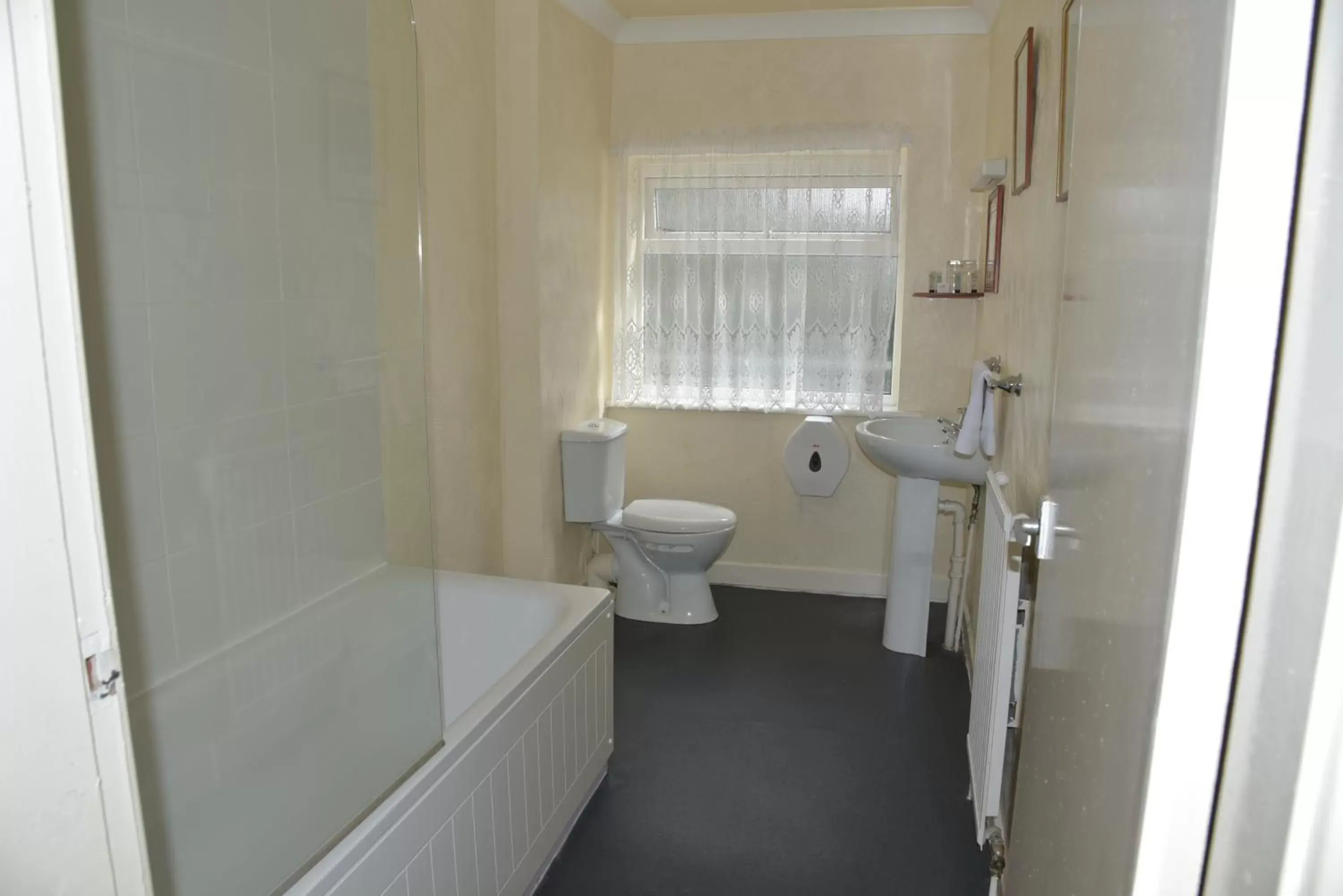 Bathroom in Dinorben Arms Hotel