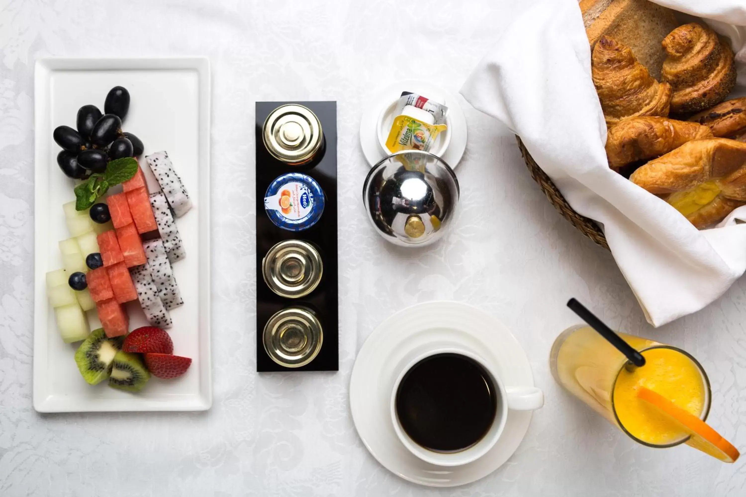 Food and drinks in Mercure Dubai Barsha Heights Hotel Suites