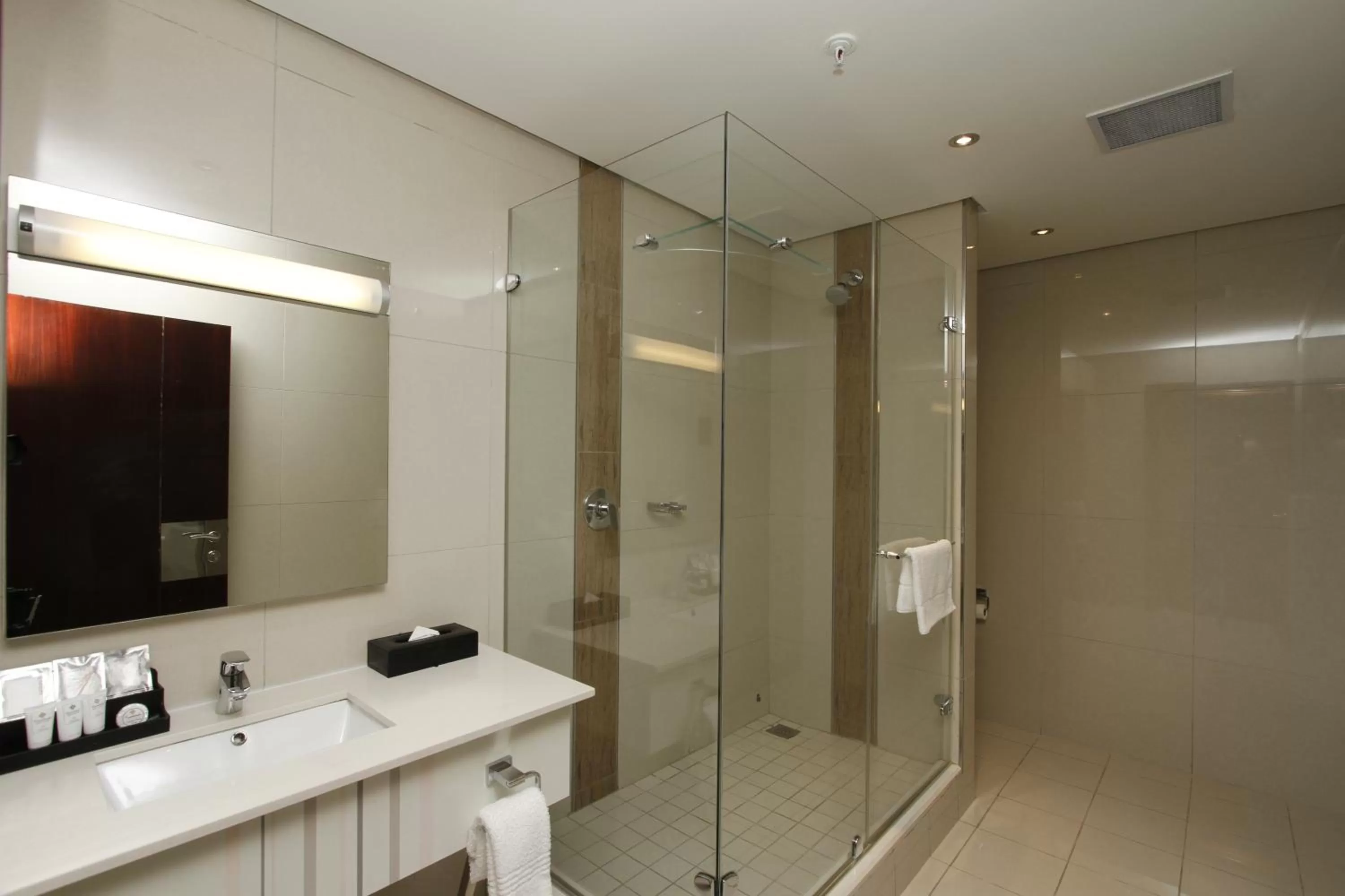 Shower in Coastlands Umhlanga Hotel and Convention Centre