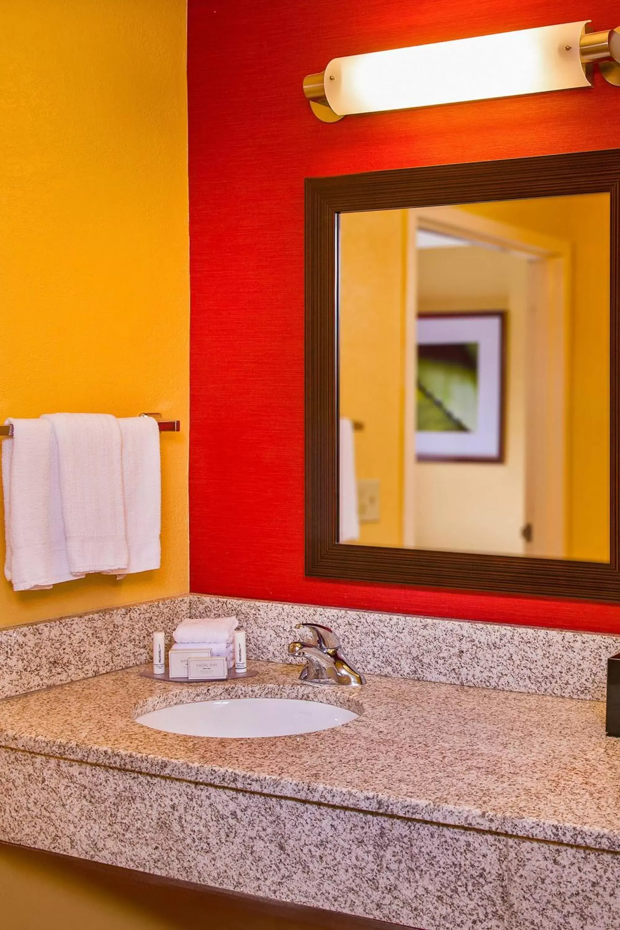 Bathroom in Courtyard by Marriott North Charleston Airport Coliseum