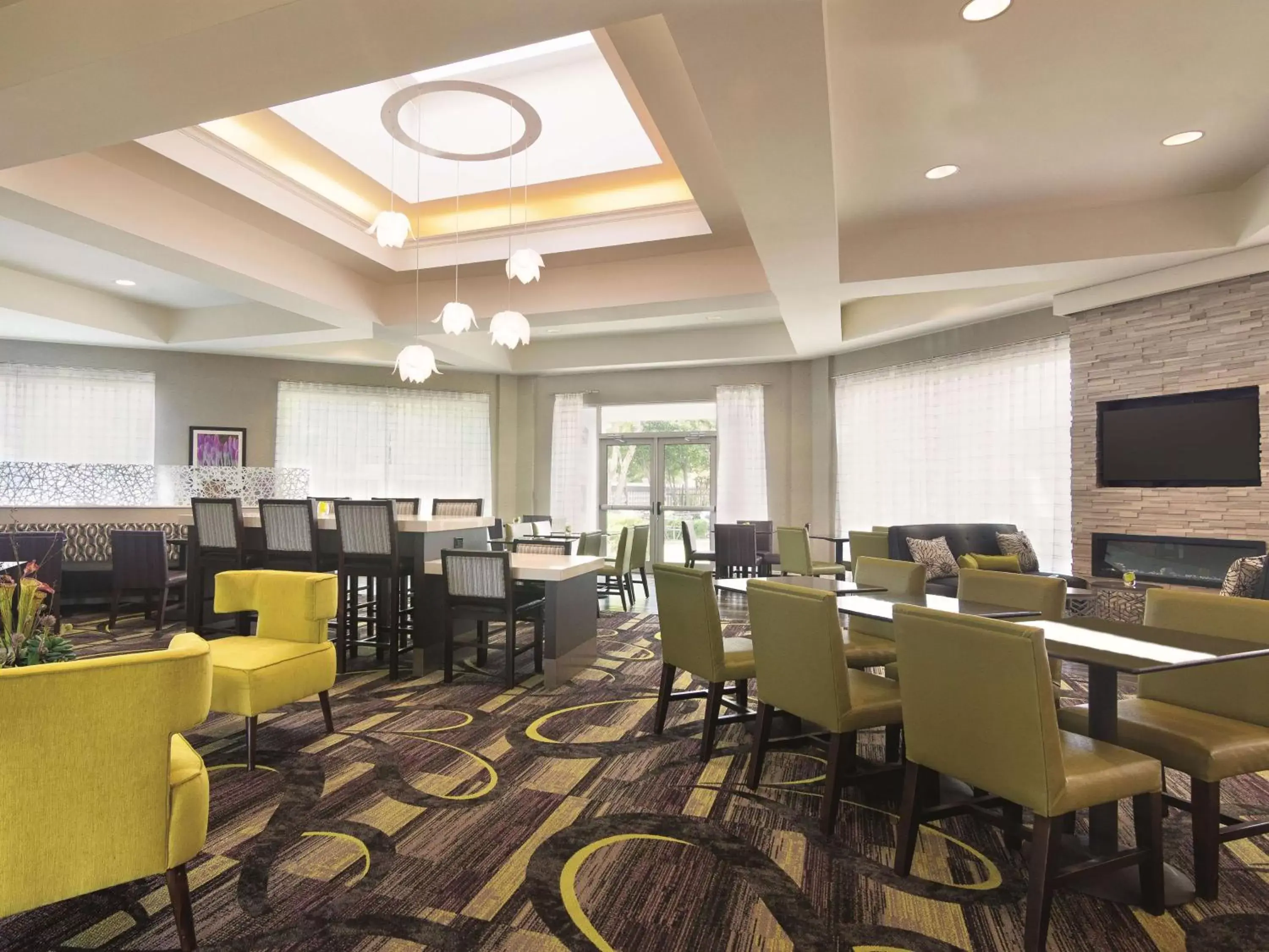 Lobby or reception, Restaurant/Places to Eat in La Quinta by Wyndham Oklahoma City Norman