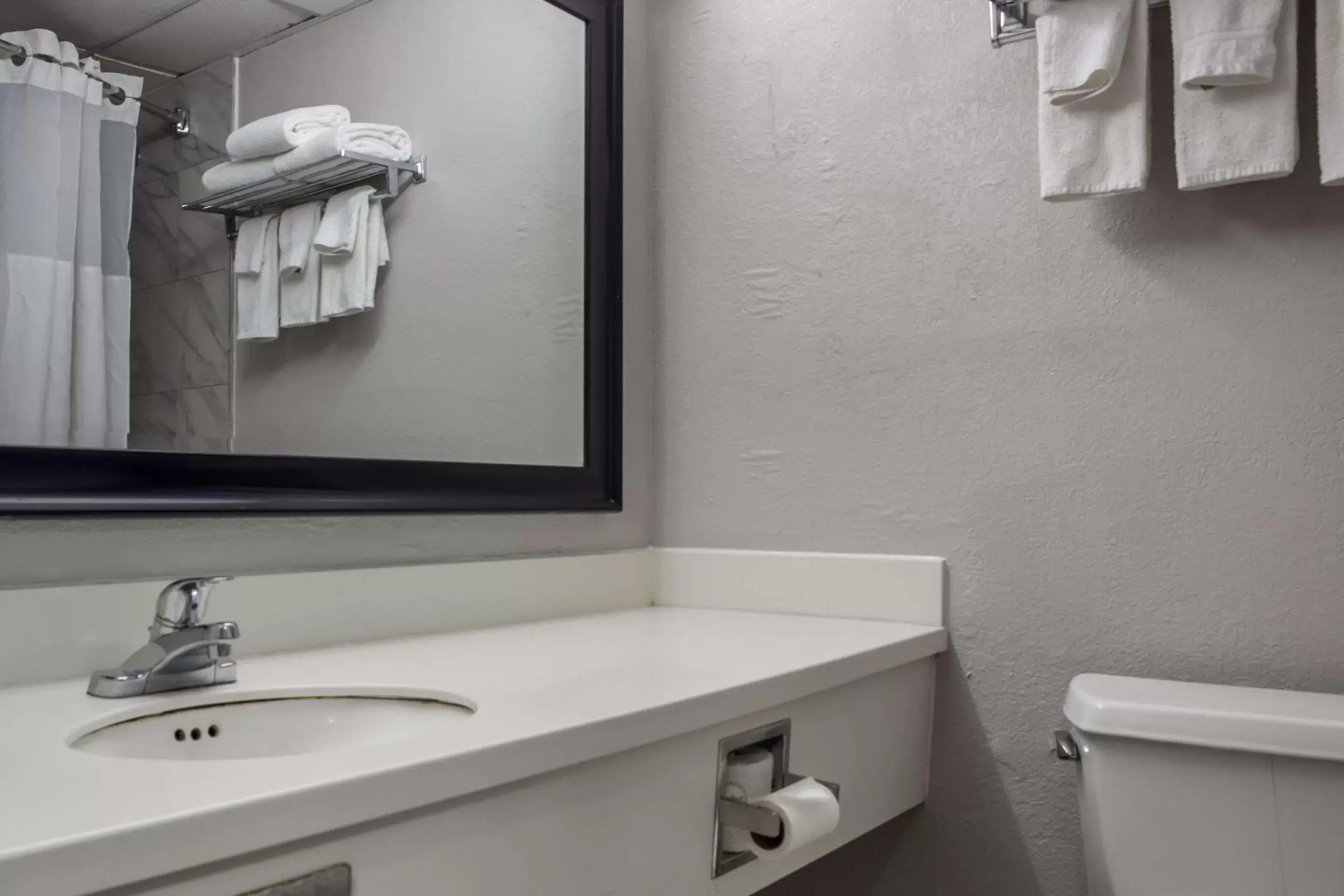 Bedroom, Bathroom in Quality Inn Toledo