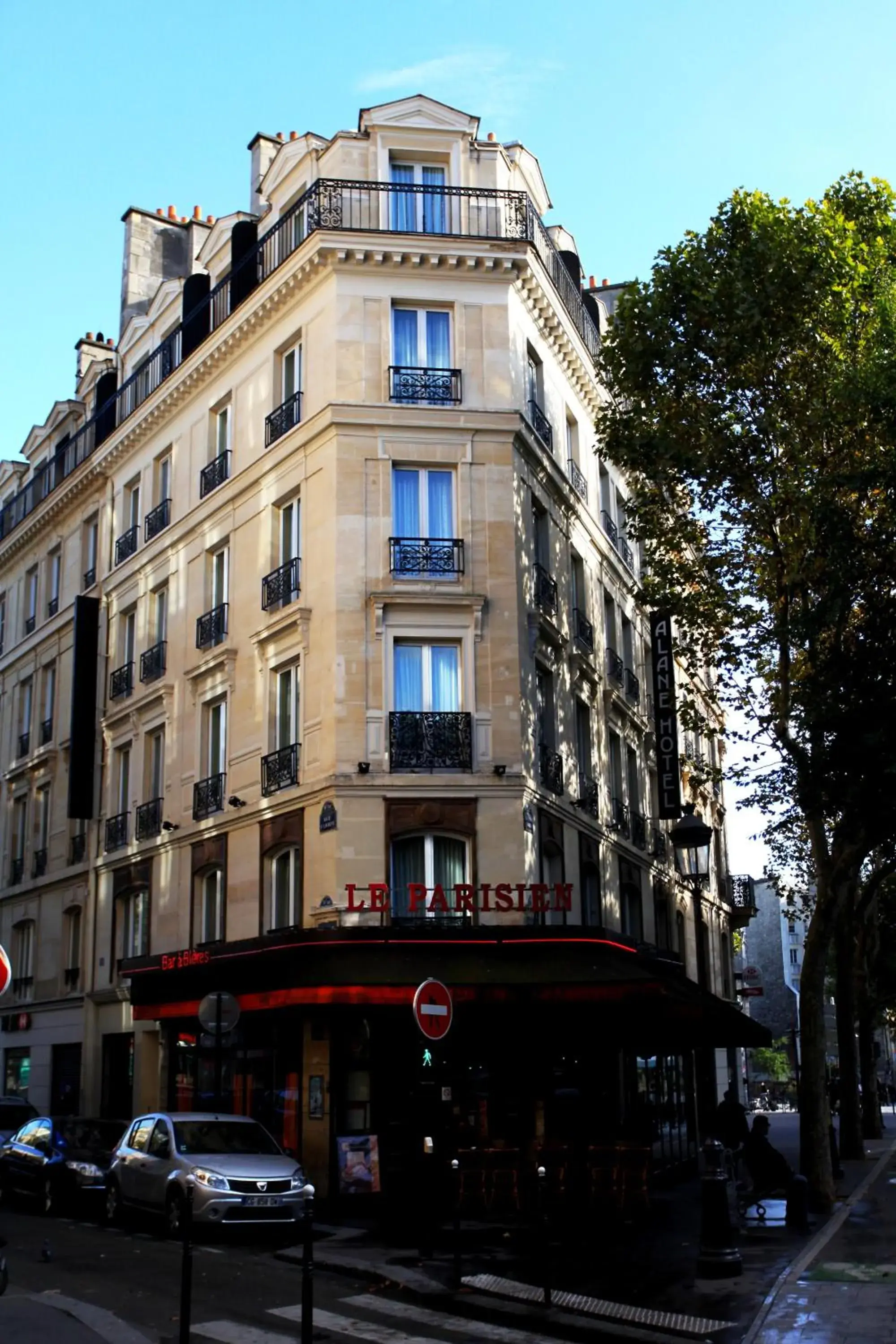 Facade/entrance, Property Building in Hôtel Alane