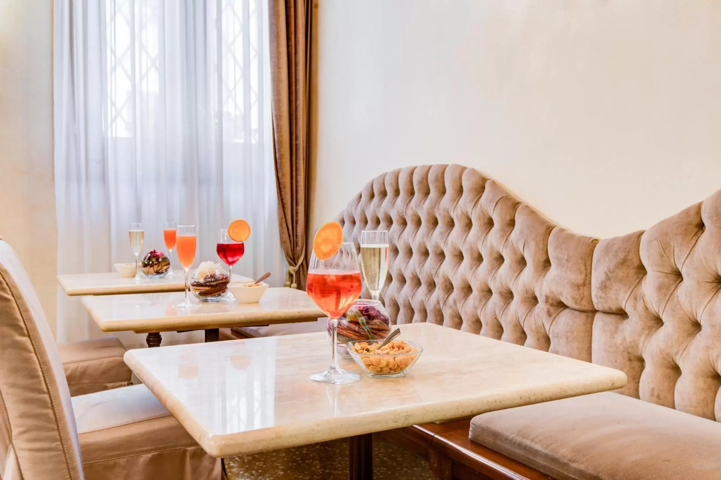 Lounge or bar, Seating Area in Hotel Al Duca Di Venezia