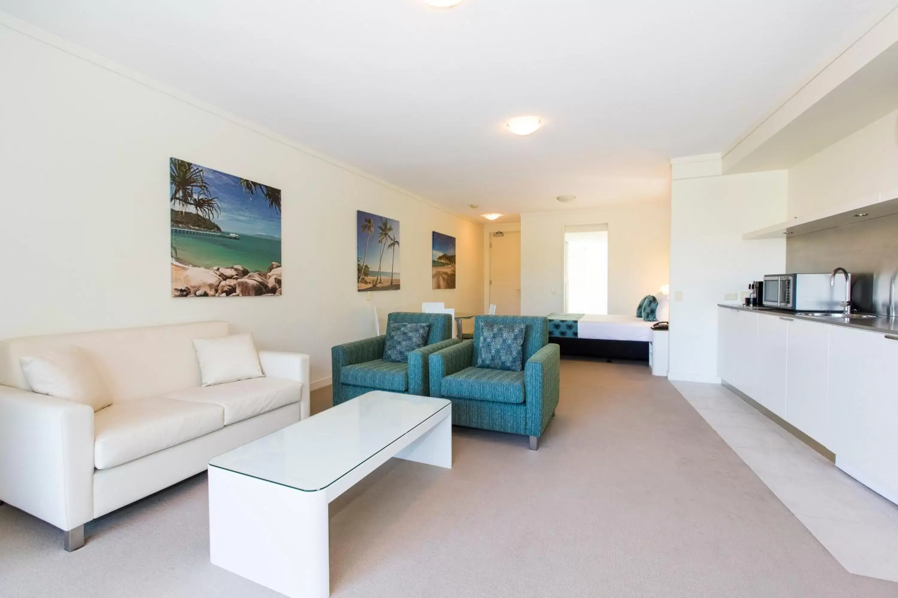 Living room, Seating Area in Peppers Blue on Blue