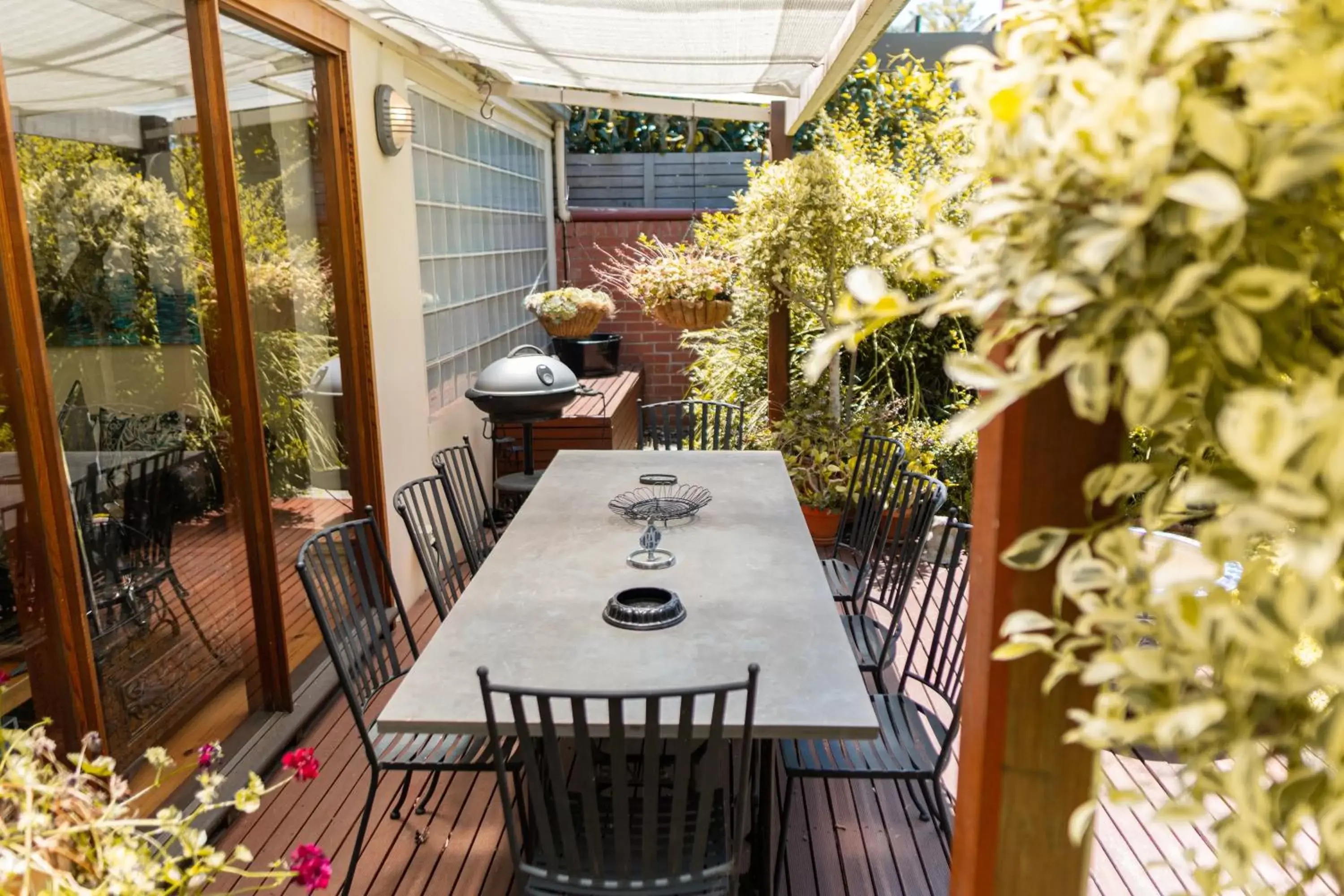 BBQ facilities, Restaurant/Places to Eat in North Adelaide Heritage Cottages & Apartments