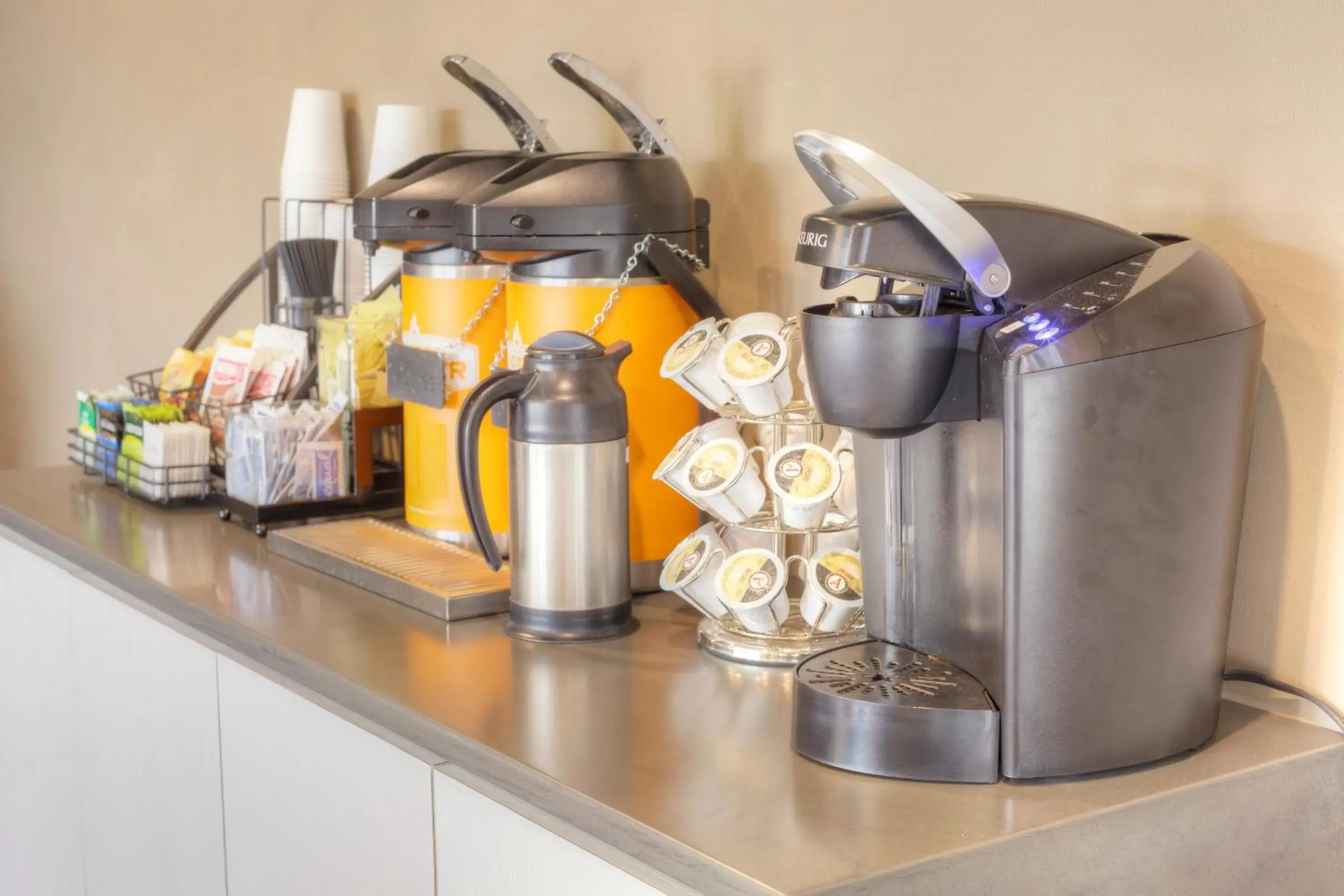 Coffee/tea facilities, Kitchen/Kitchenette in Steam Plant Hotel