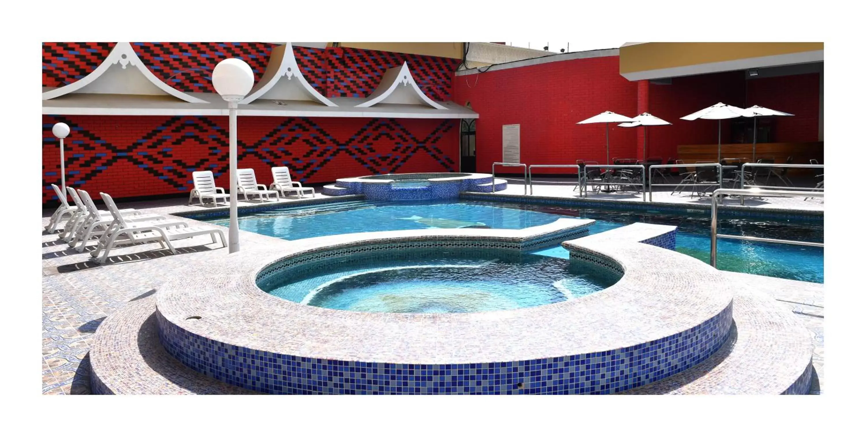 Swimming Pool in Gulf Gate Hotel