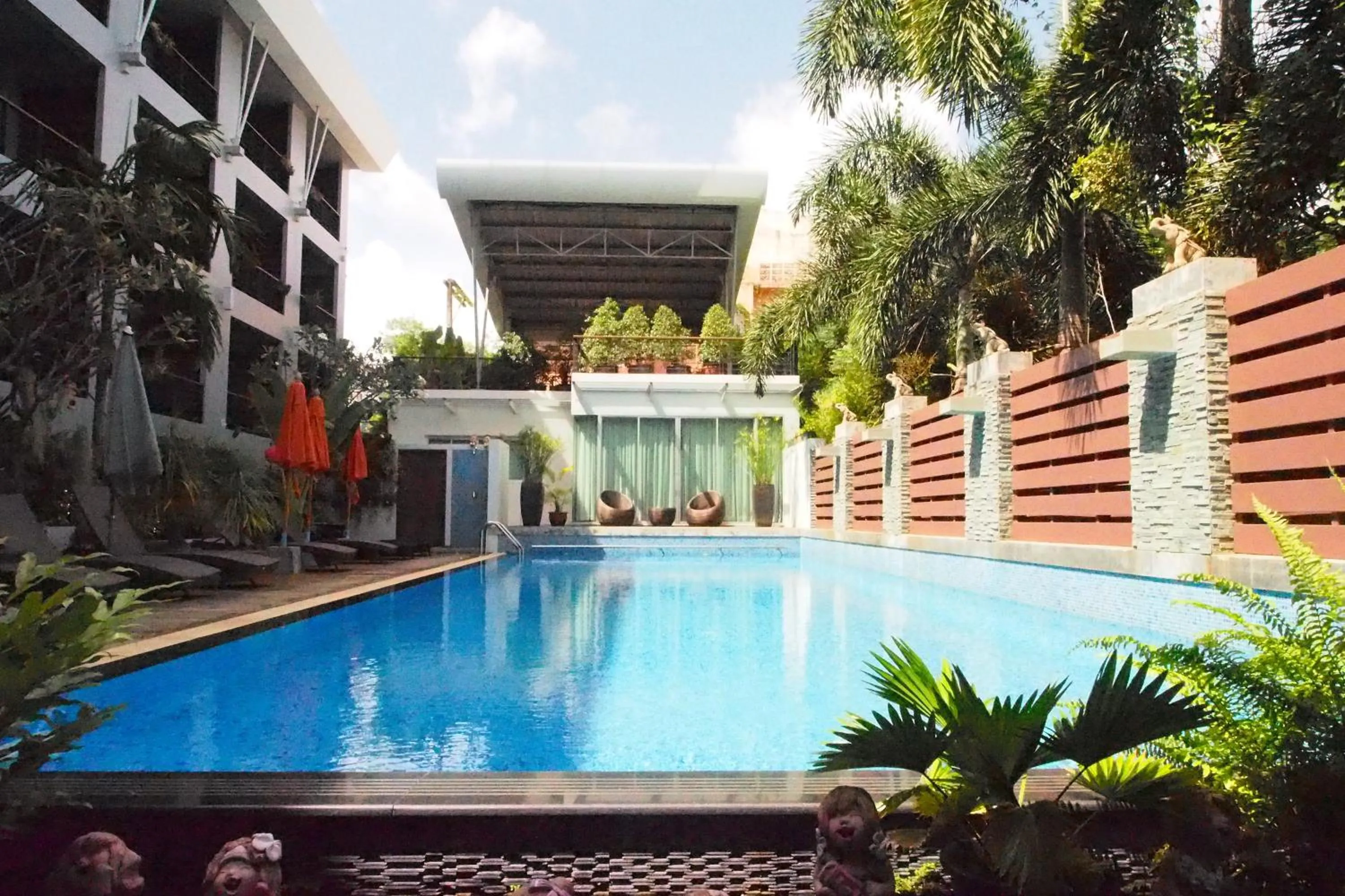 Facade/entrance in Baan Suwantawe