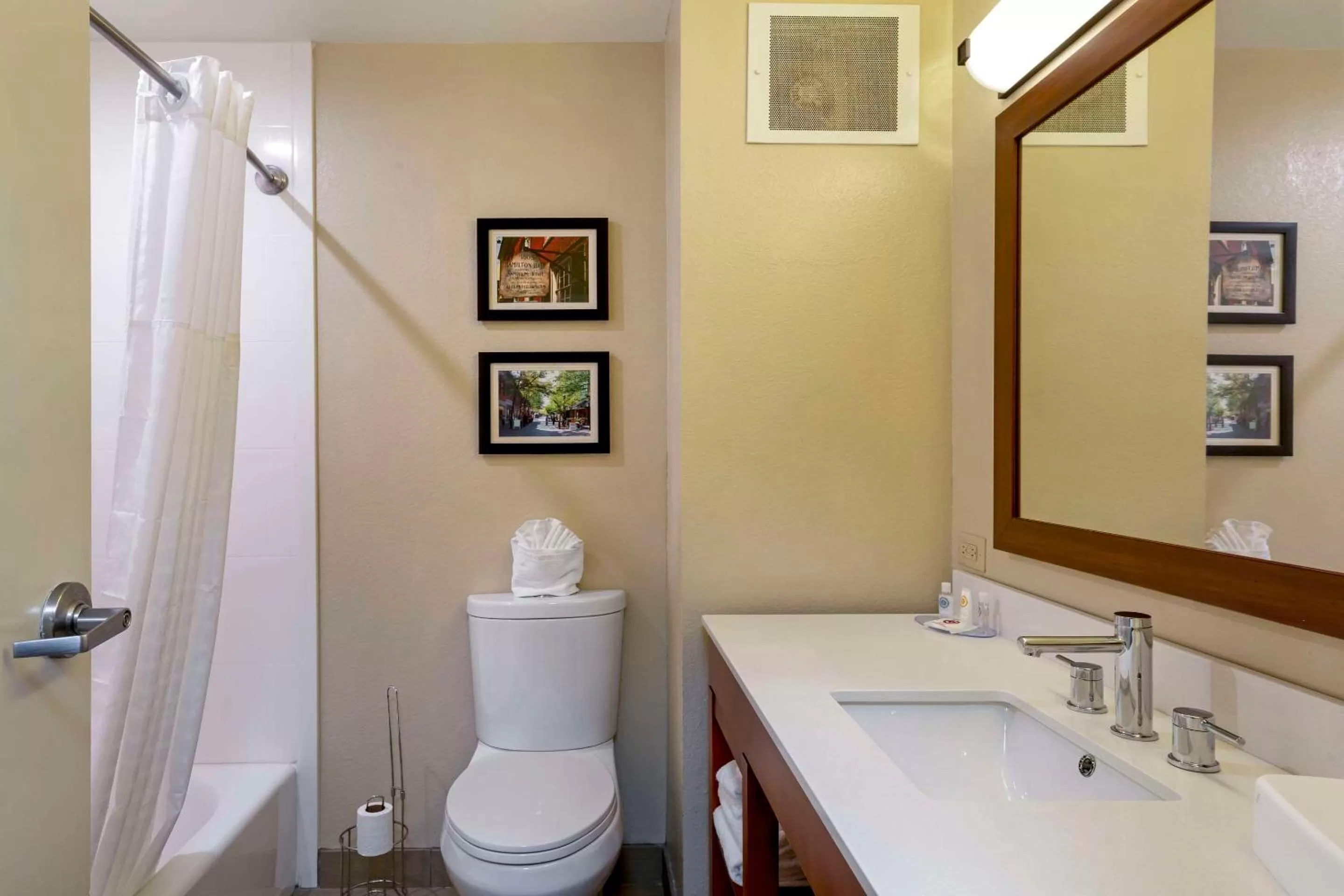 Bedroom in Comfort Inn Danvers - Boston North Shore