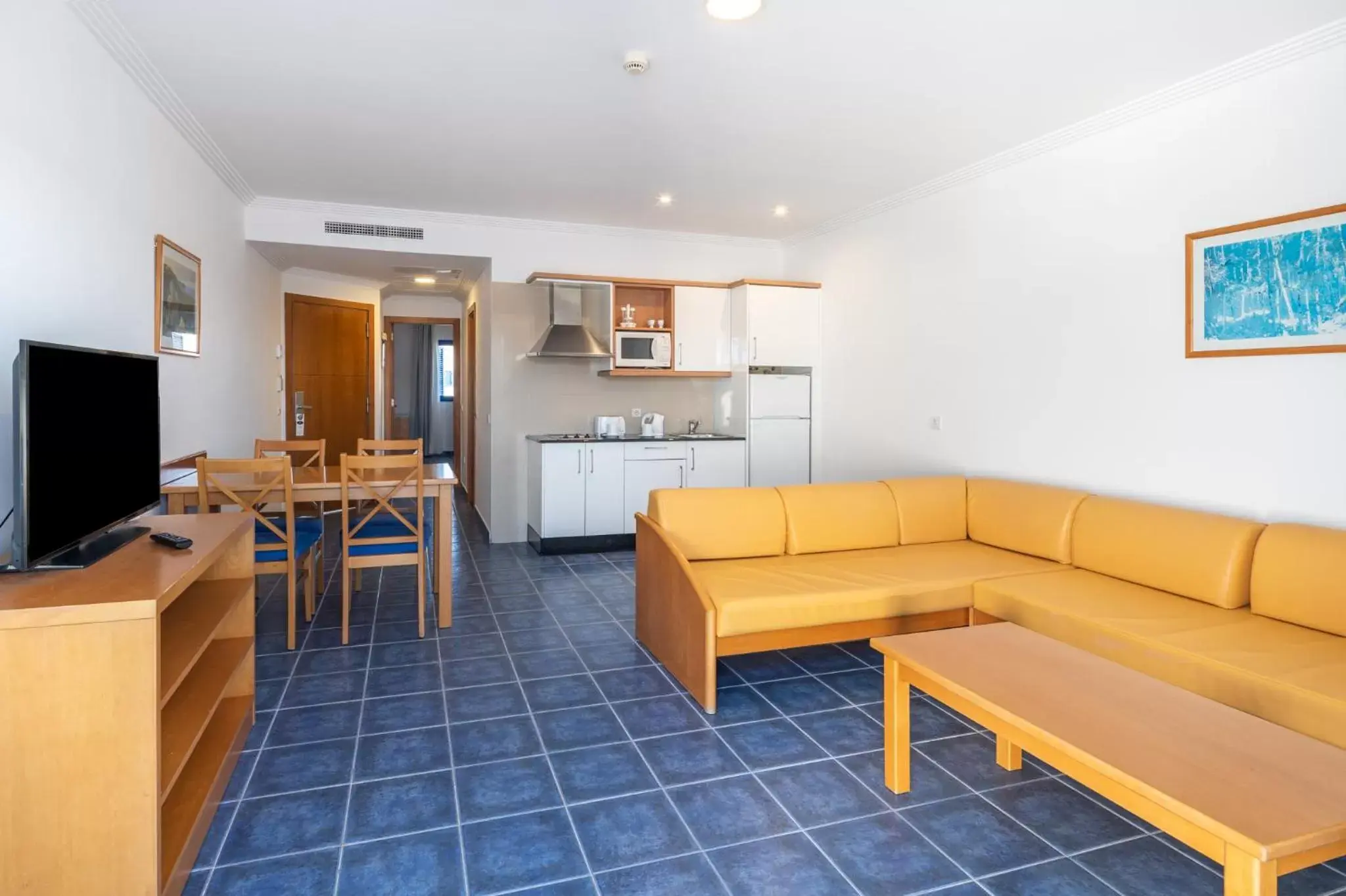 Kitchen or kitchenette, Seating Area in Hotel Mirador Papagayo by LIVVO