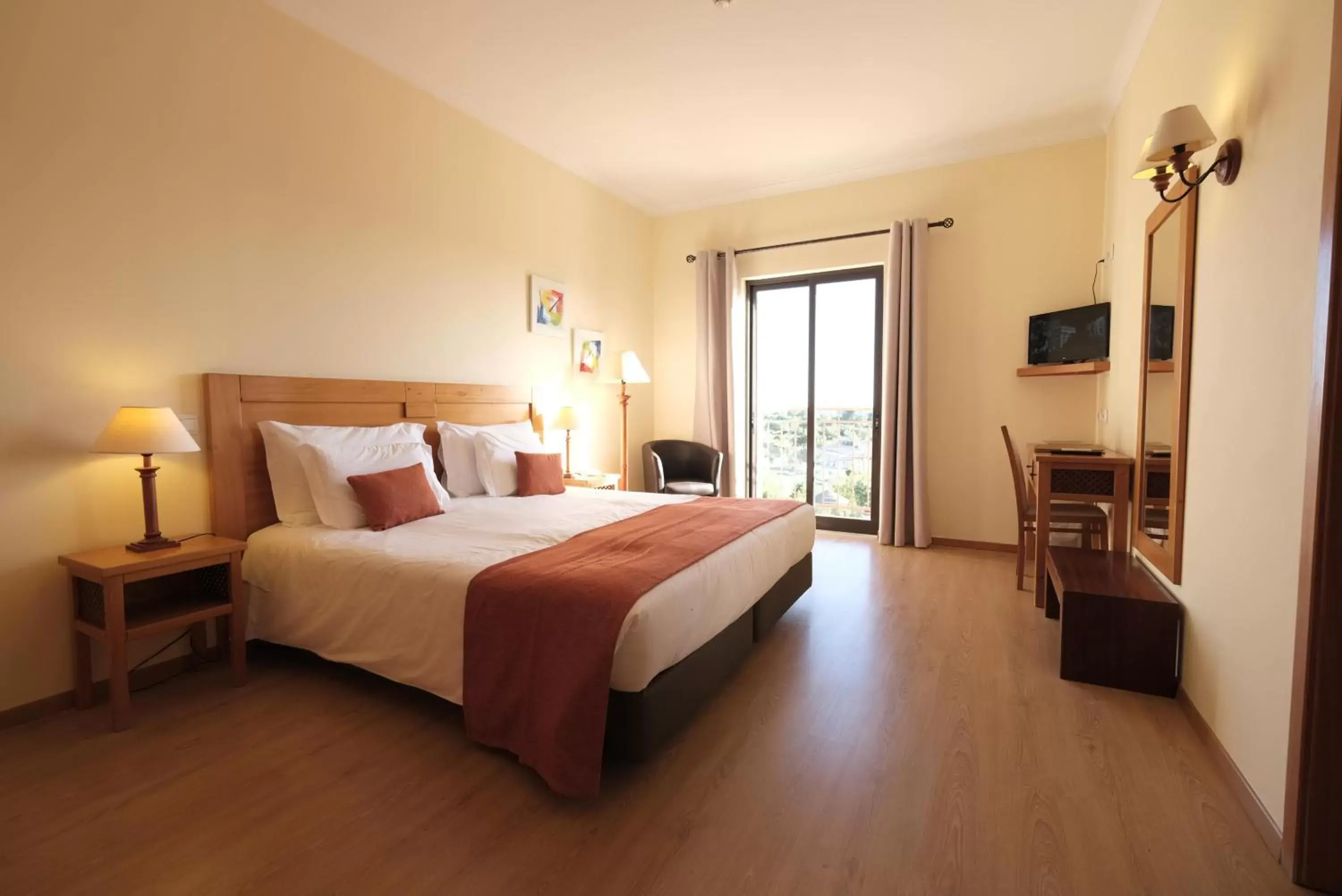 TV and multimedia in Quinta dos Poetas Nature Hotel & Apartments