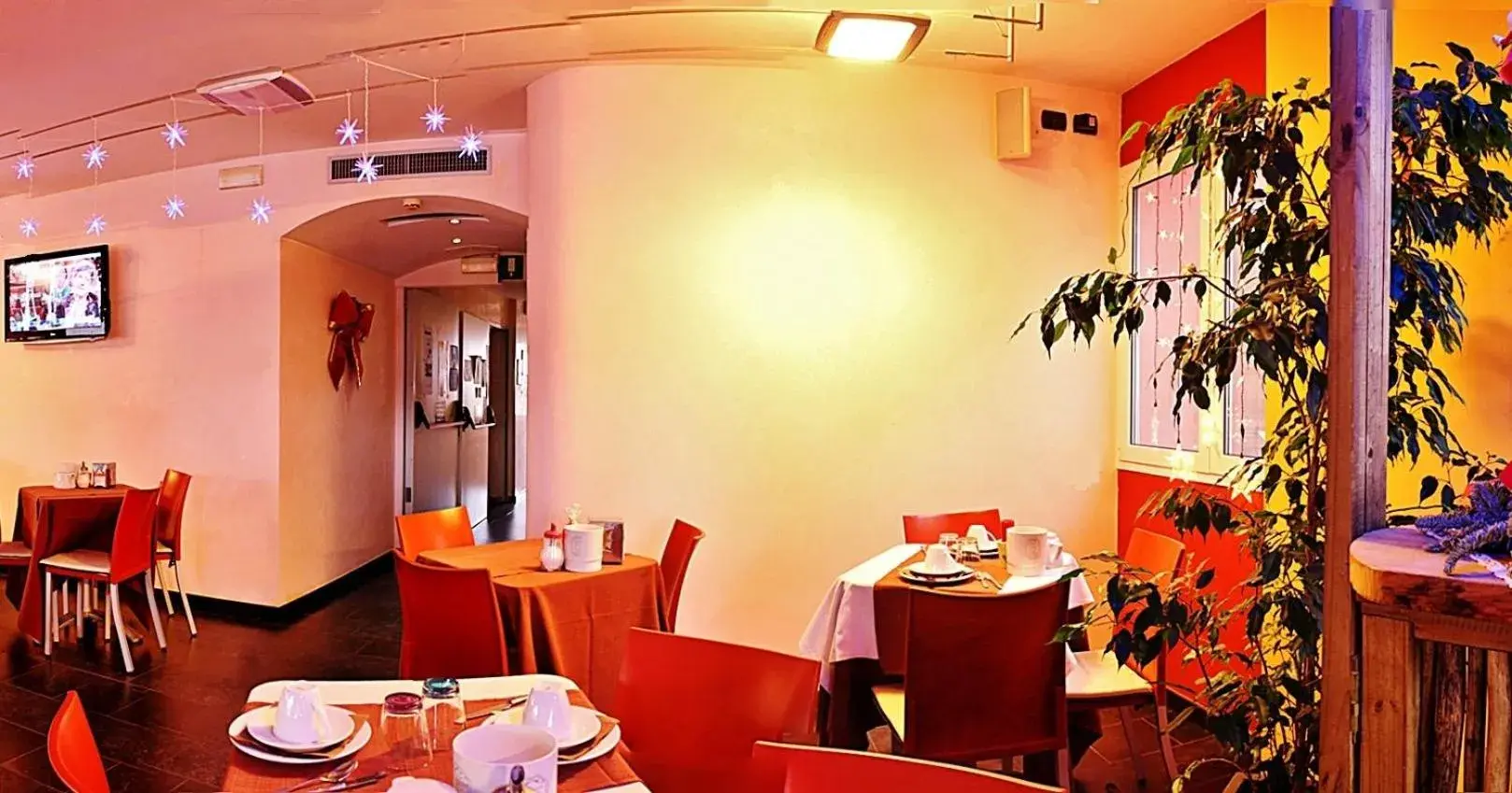 Restaurant/Places to Eat in Hotel Savoia