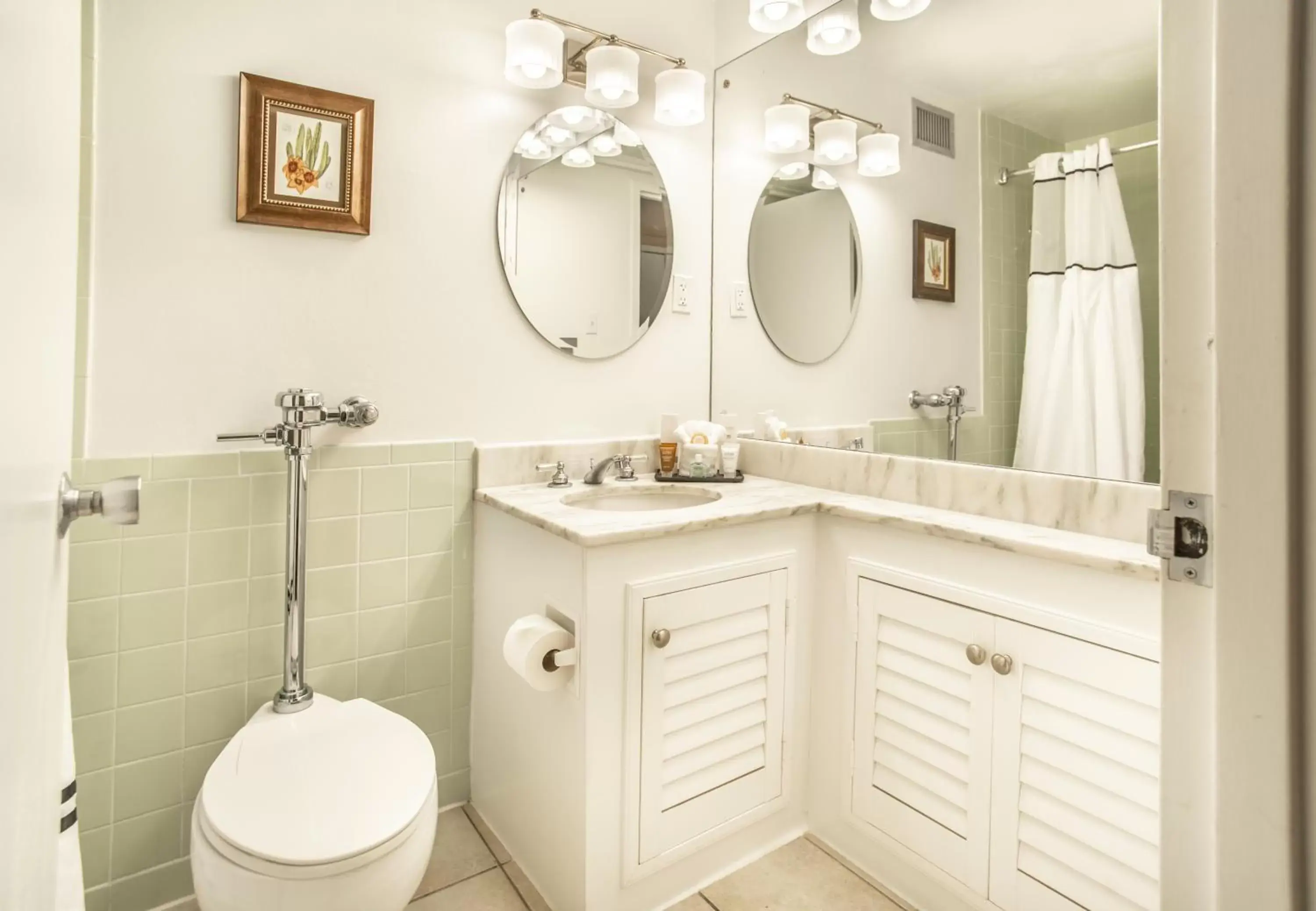 Bathroom in Menger Hotel