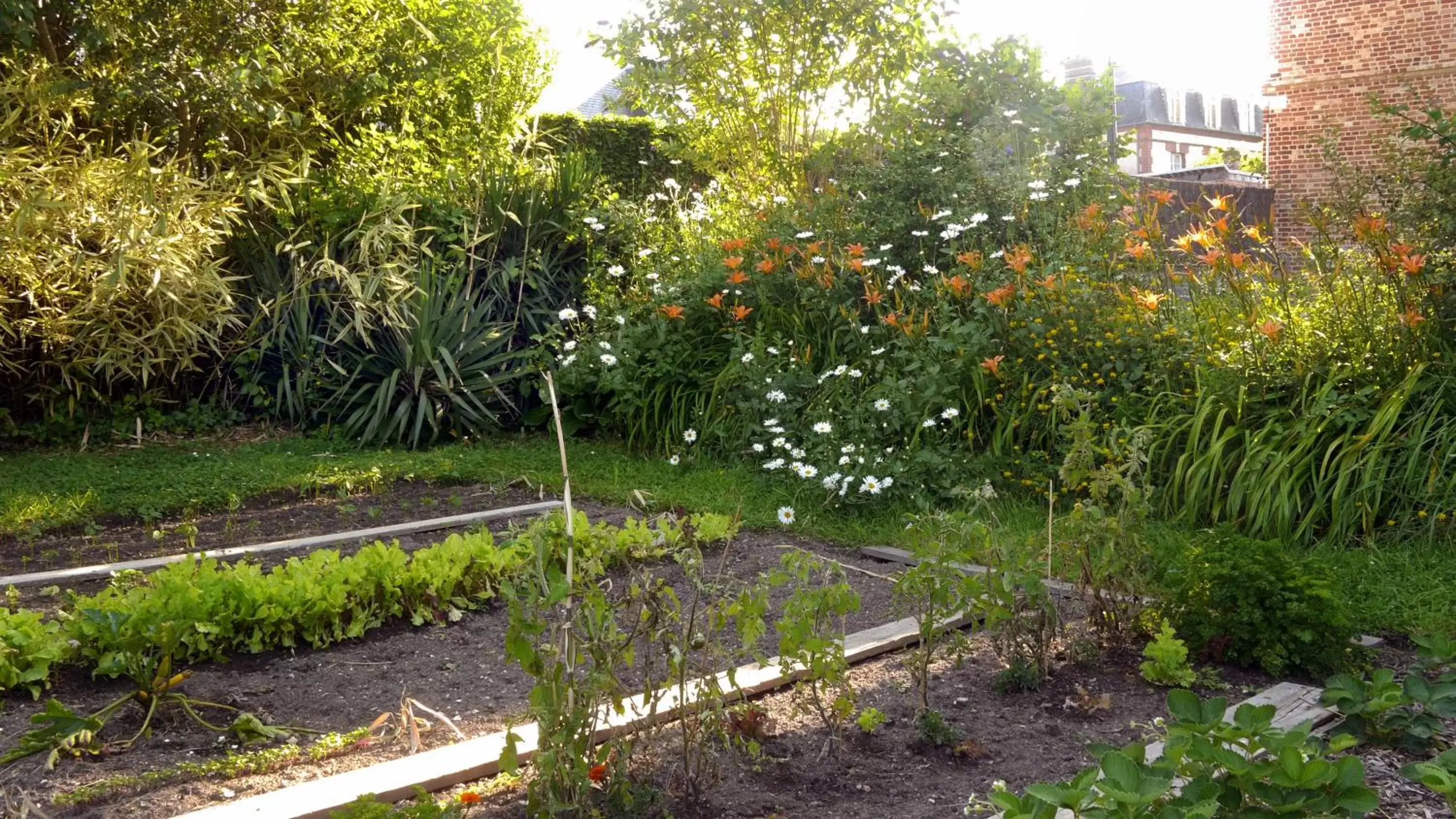 Garden in Honfleur, Entre Terre & Estuaire