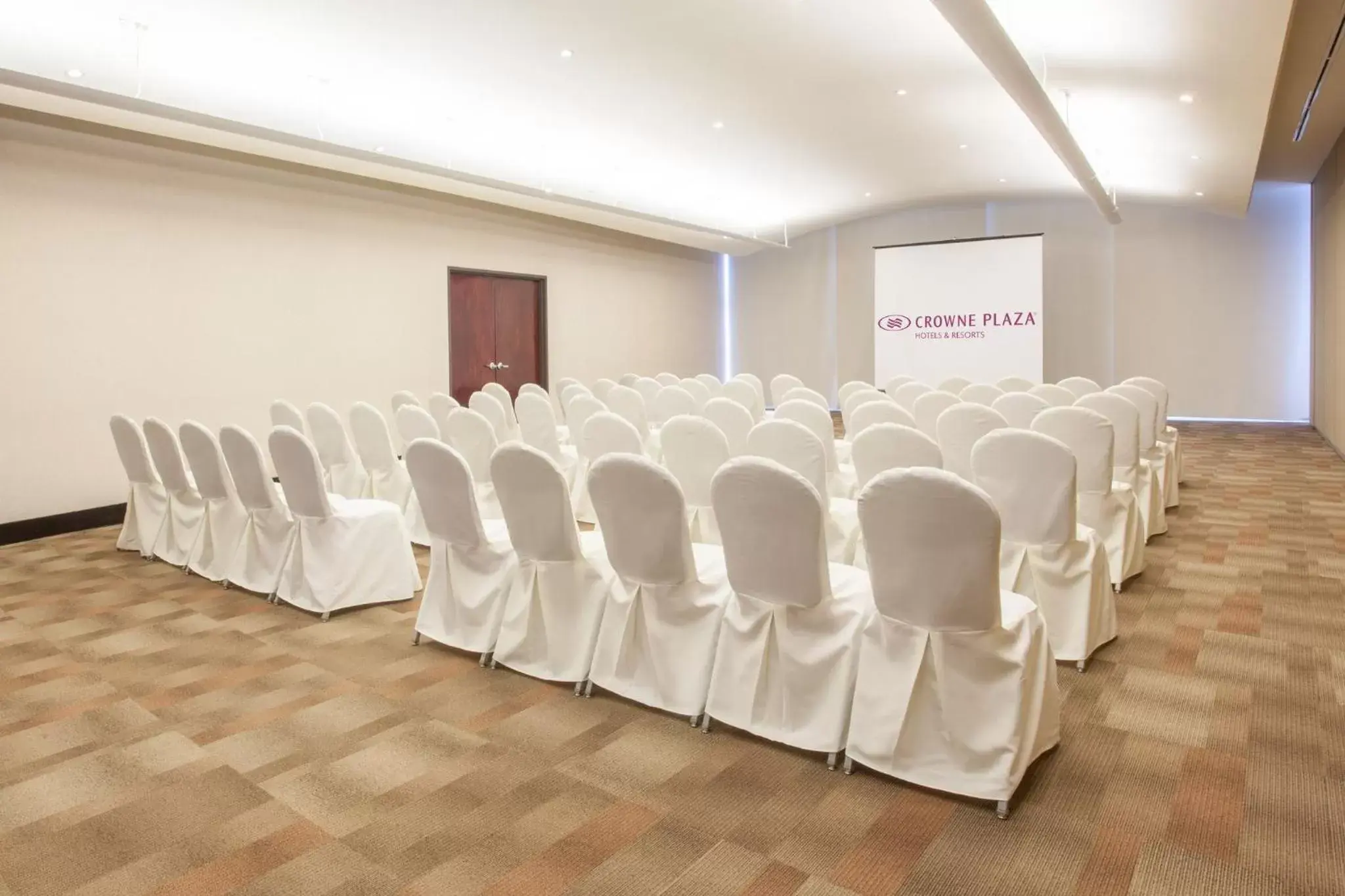 Meeting/conference room in Crowne Plaza Leon, an IHG Hotel