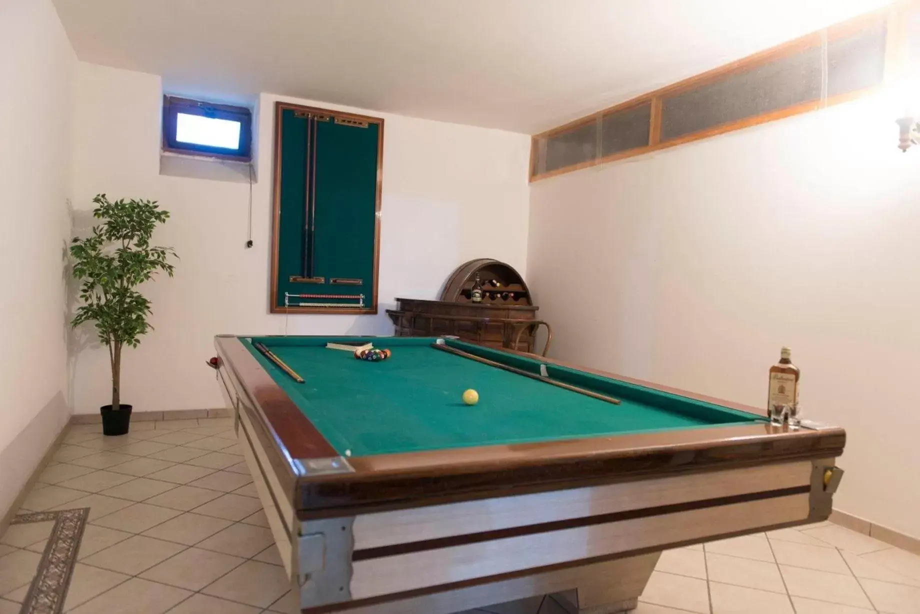 Billiard, Billiards in loft style taverna