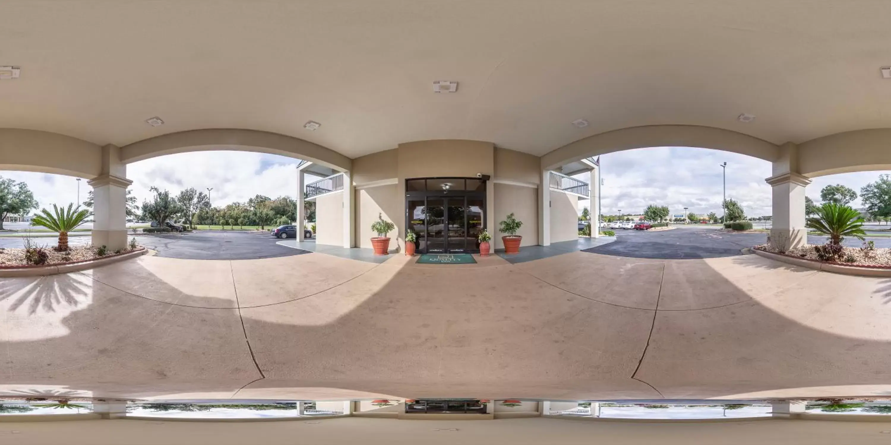 Property building in Quality Inn Albany Property building in Quality Inn Albany