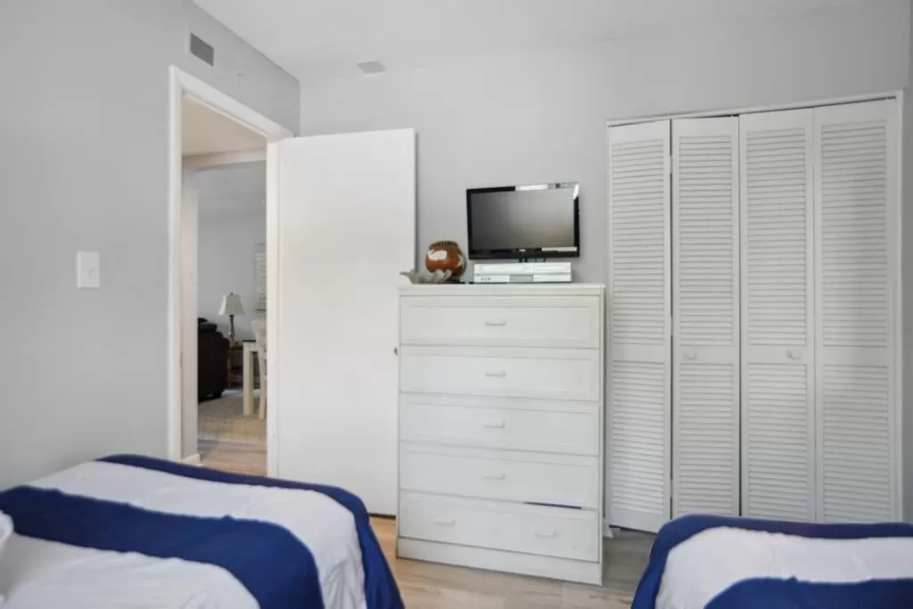 Bed in 5 stars Peaceful Condo - 7 min walk to the beach