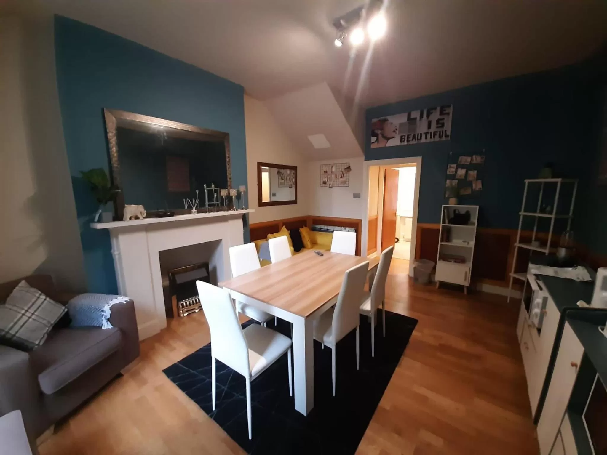 Dining area in KX Rooms Kings Cross