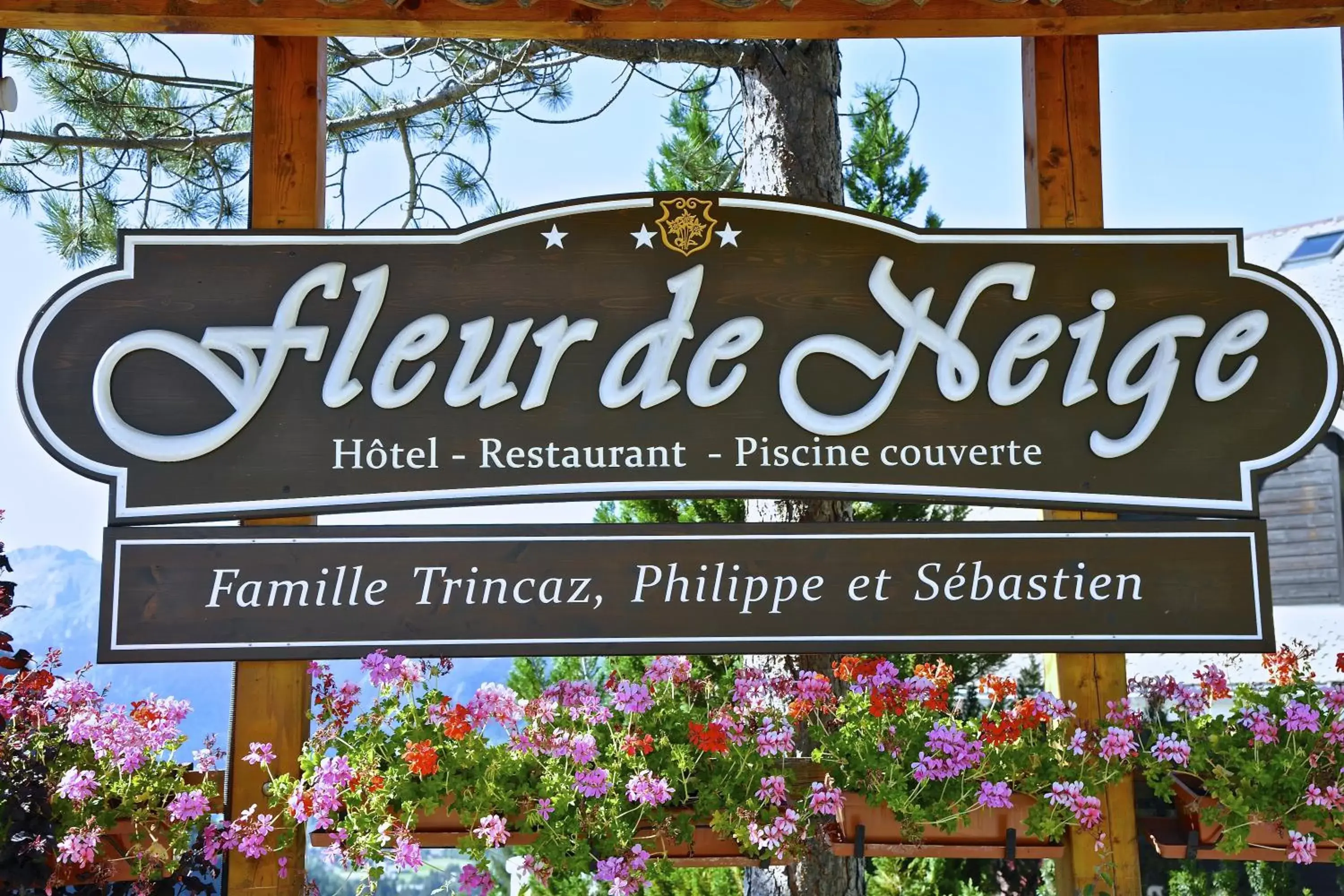 Facade/entrance in Fleur De Neige Hôtel