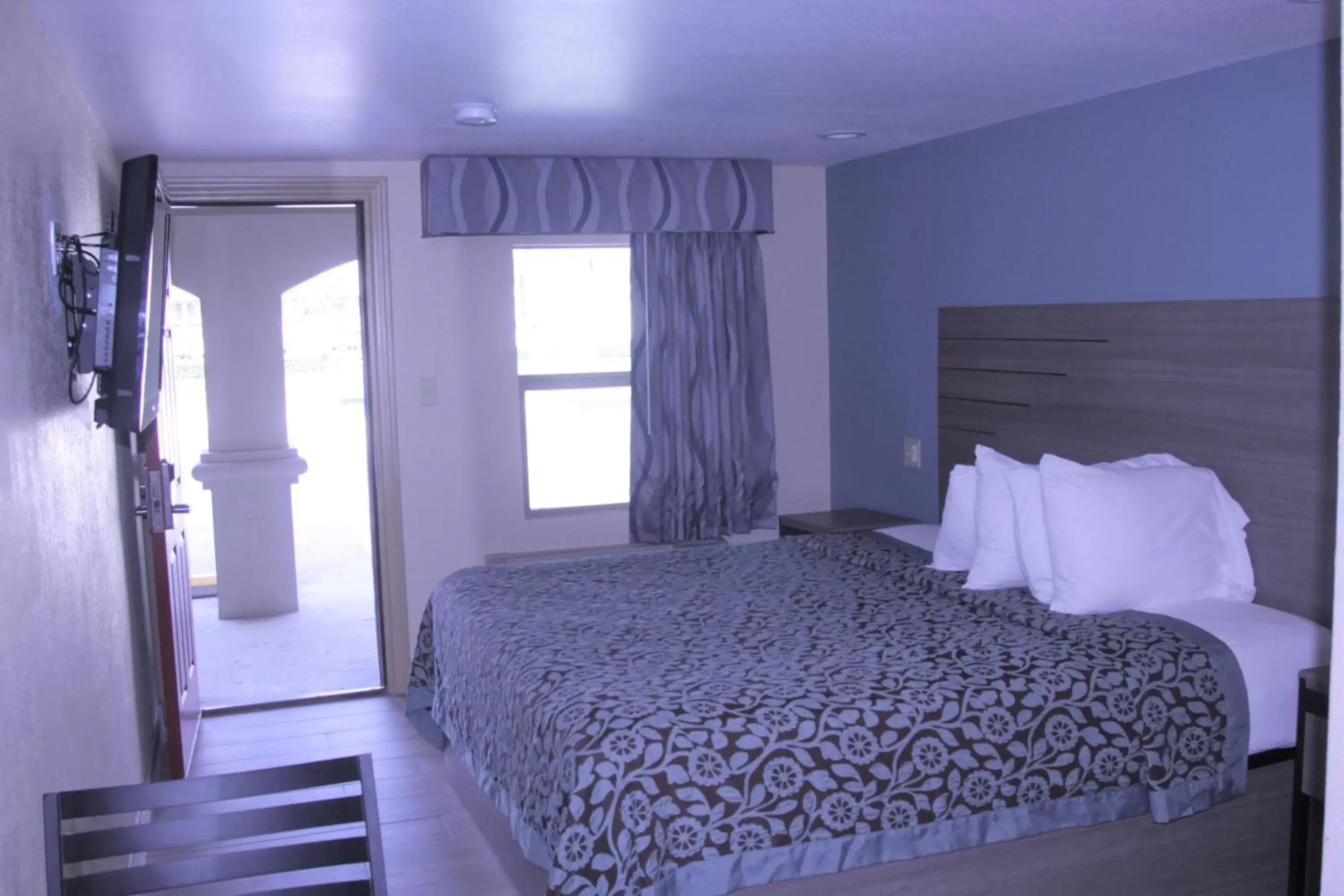 Bed in Americas Best Value Inn Port Aransas
