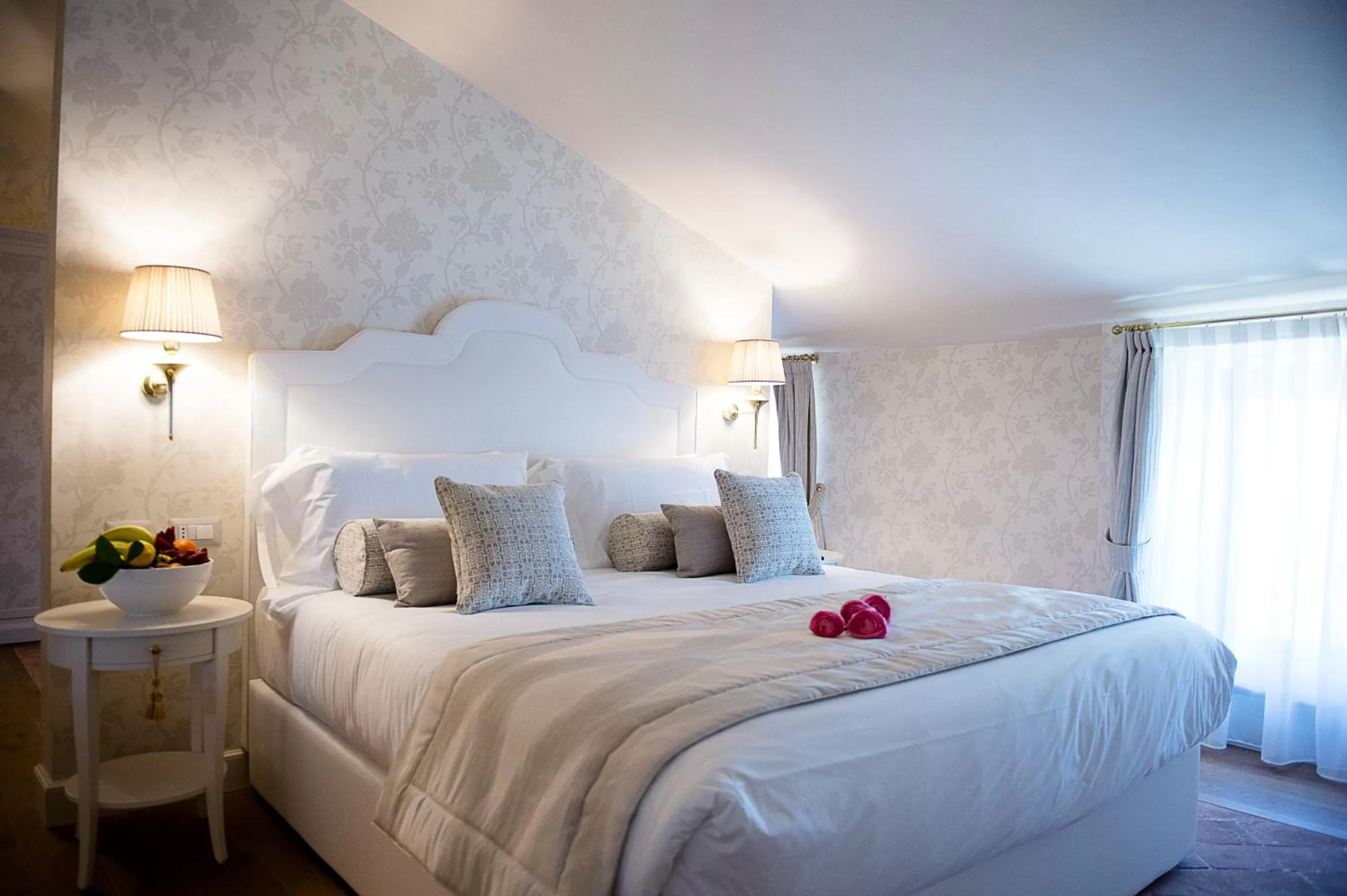 Bed in San Gemini Palace