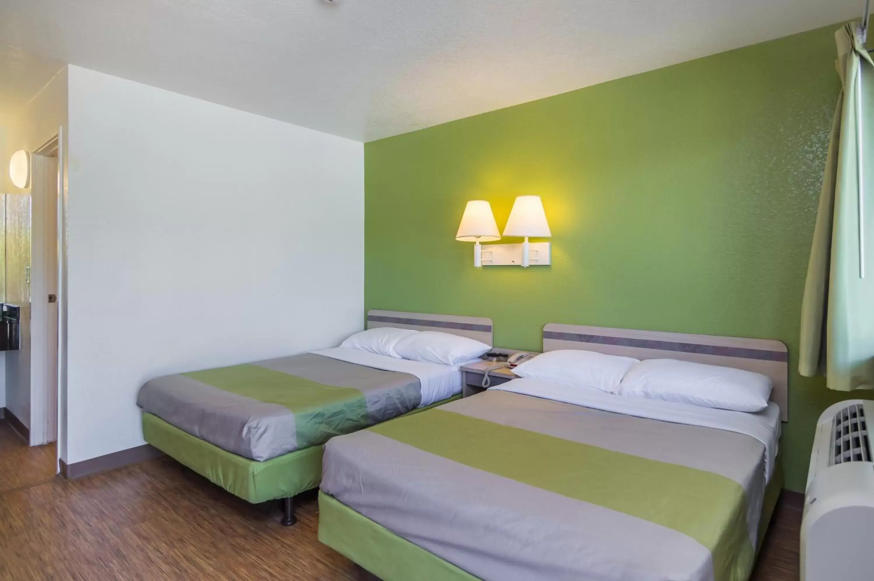 Bedroom, Bed in Motel 6-Bellmead, TX - Waco