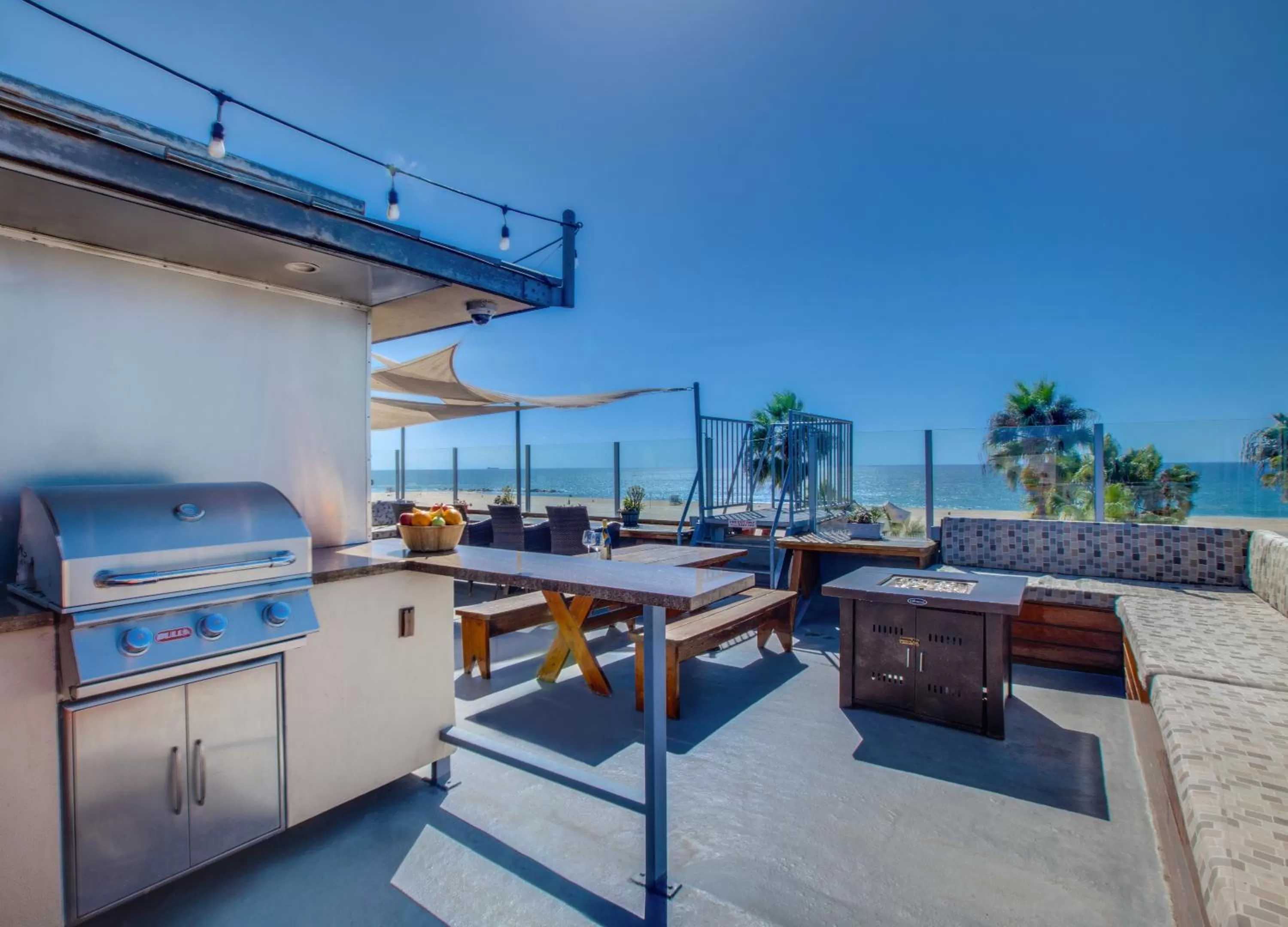 Communal lounge/ TV room in Venice Breeze Suites