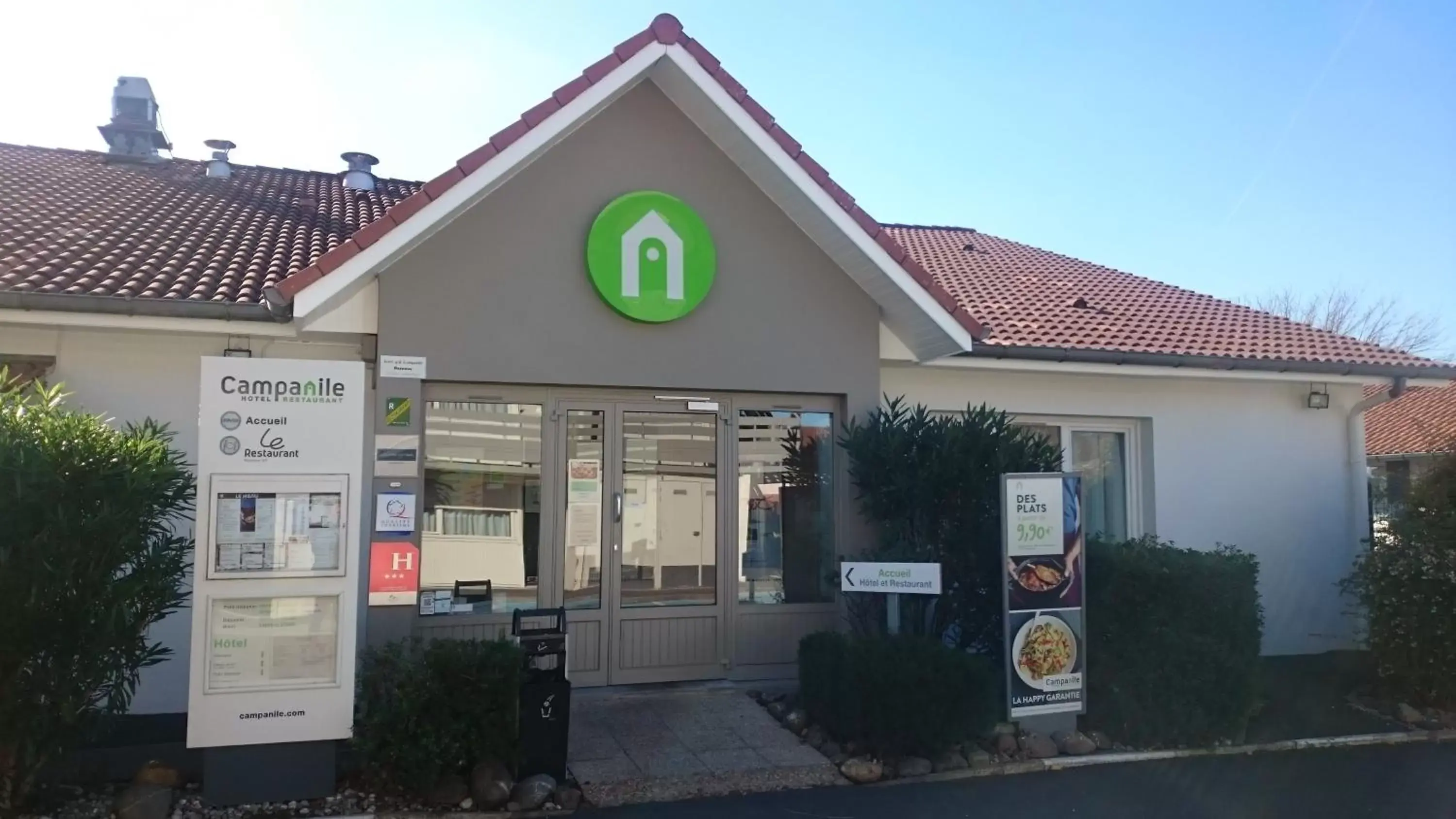 Facade/entrance, Property Building in Campanile Bayonne