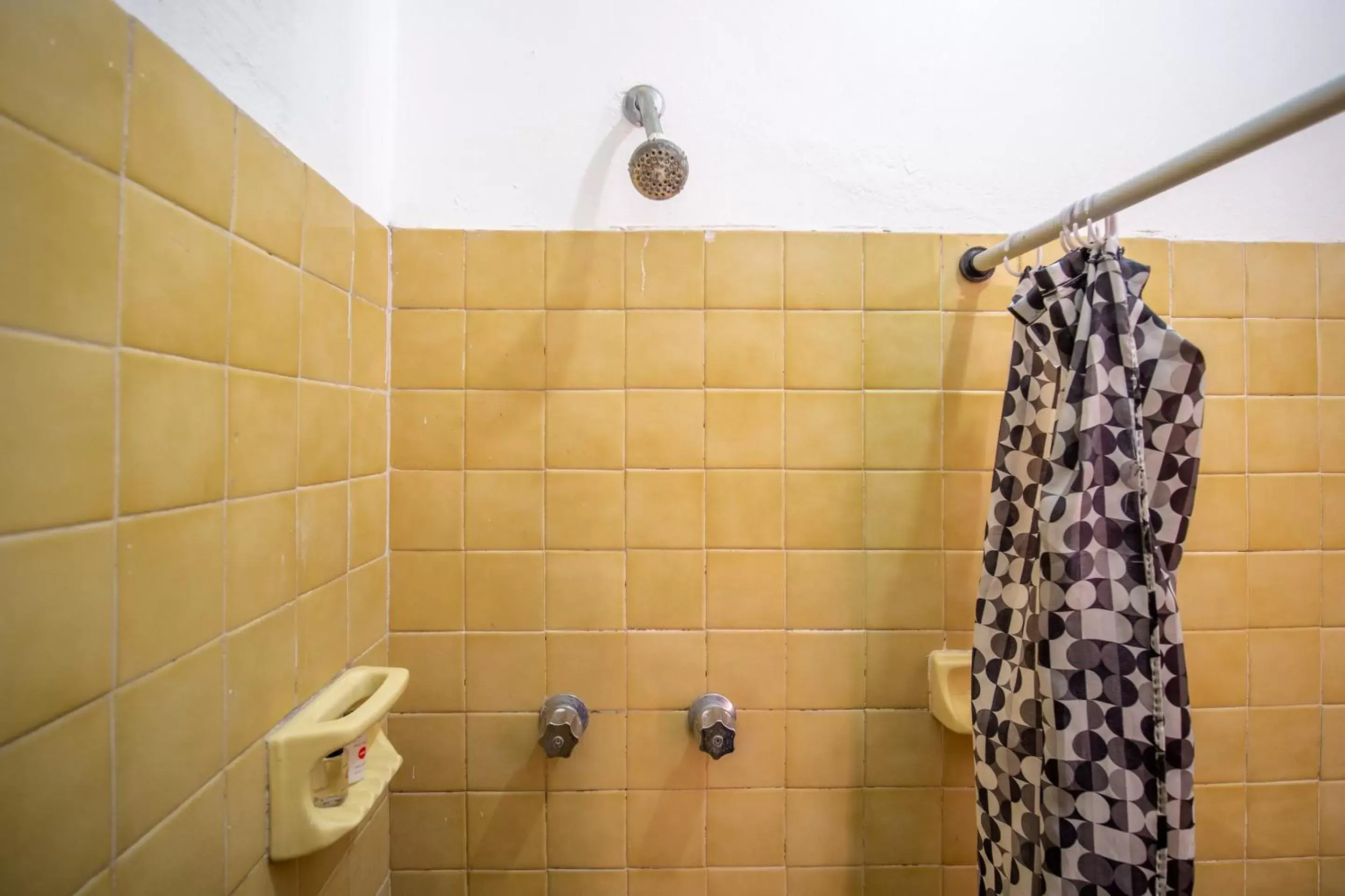 Bathroom in OYO Hotel Arena Surf, Puerto Escondido