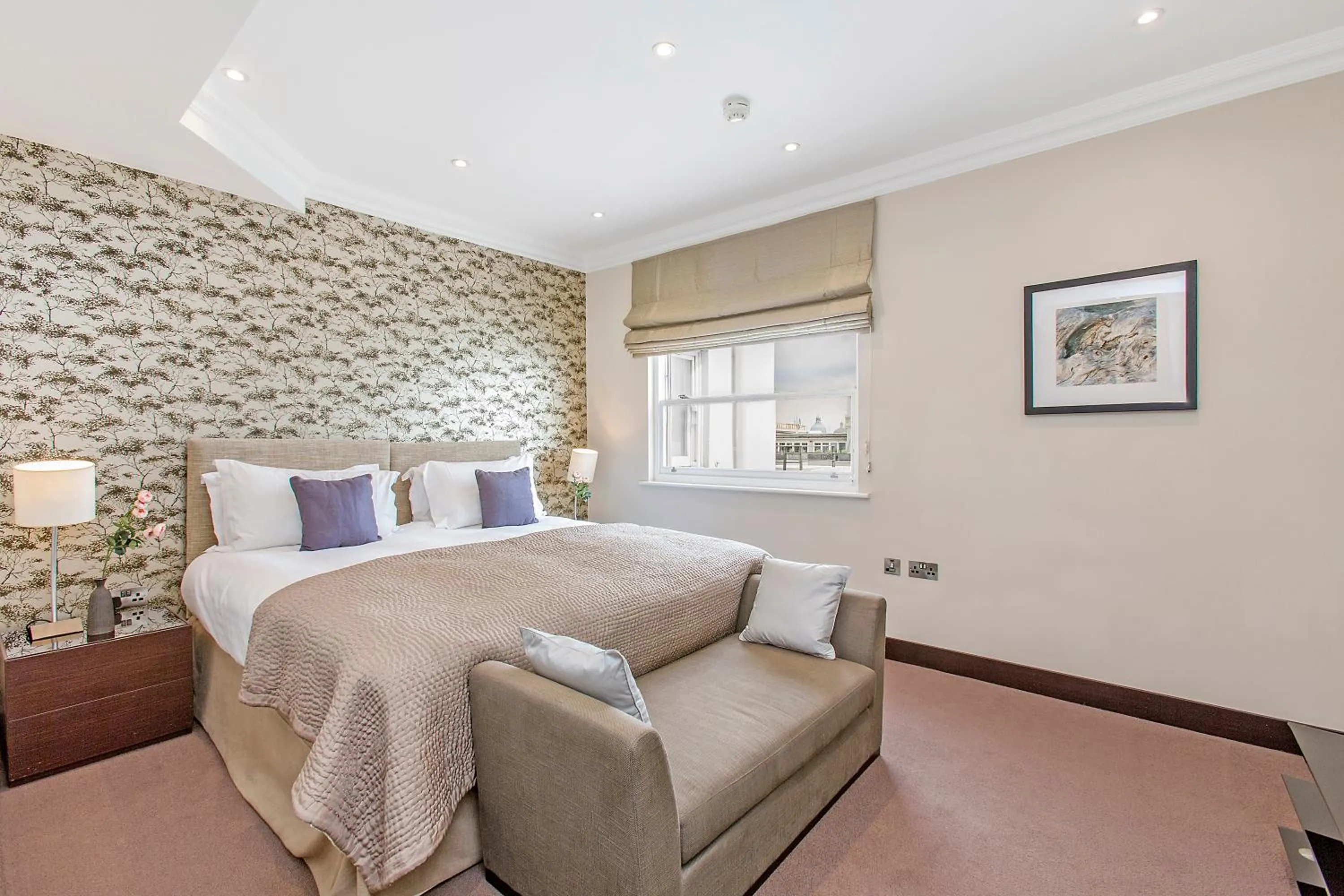 Bedroom, Bed in 130 Queen's Gate Apartments