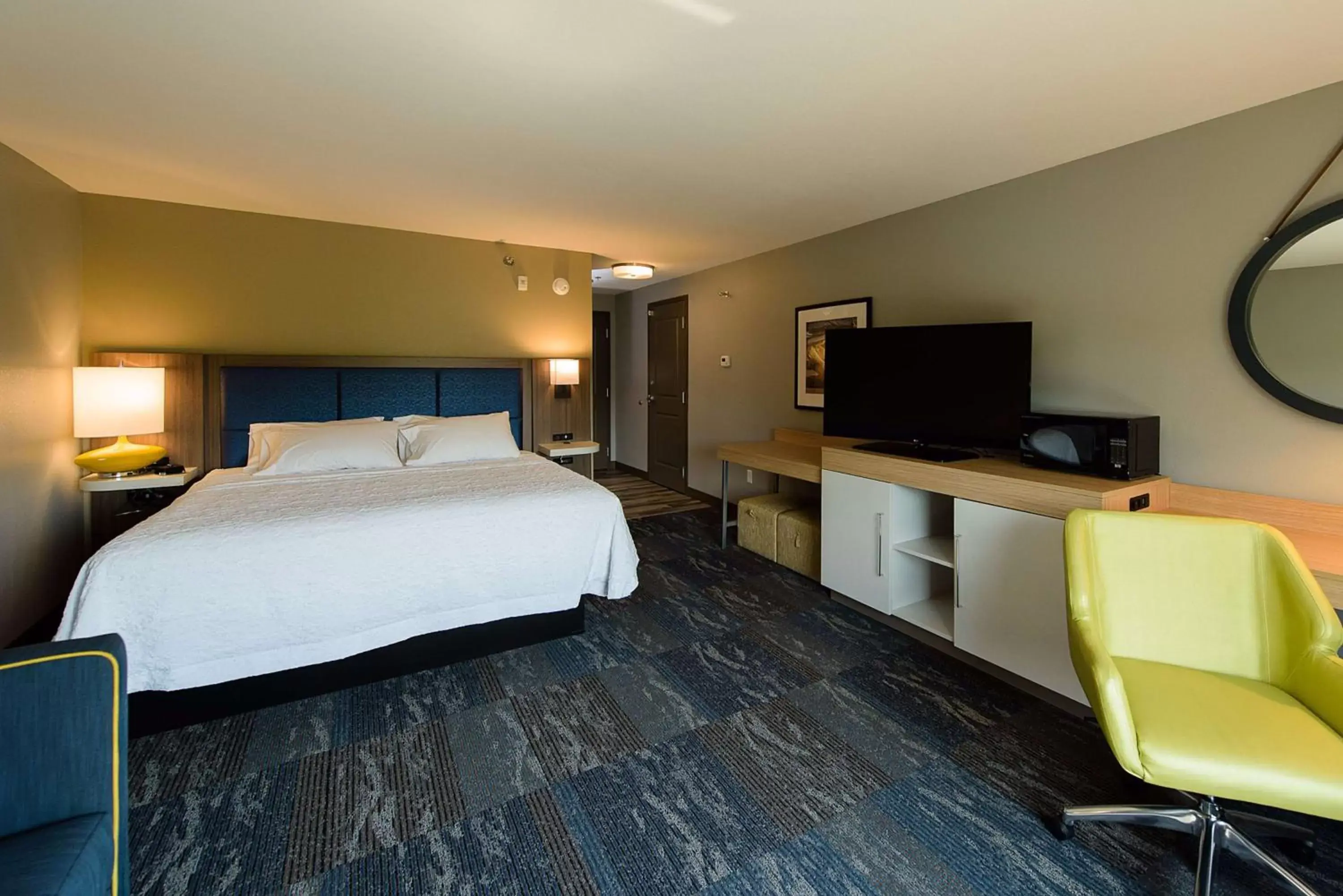 Bedroom, Bed in Hampton Inn Superior Duluth, Wi Bedroom, Bed in Hampton Inn Superior Duluth, Wi