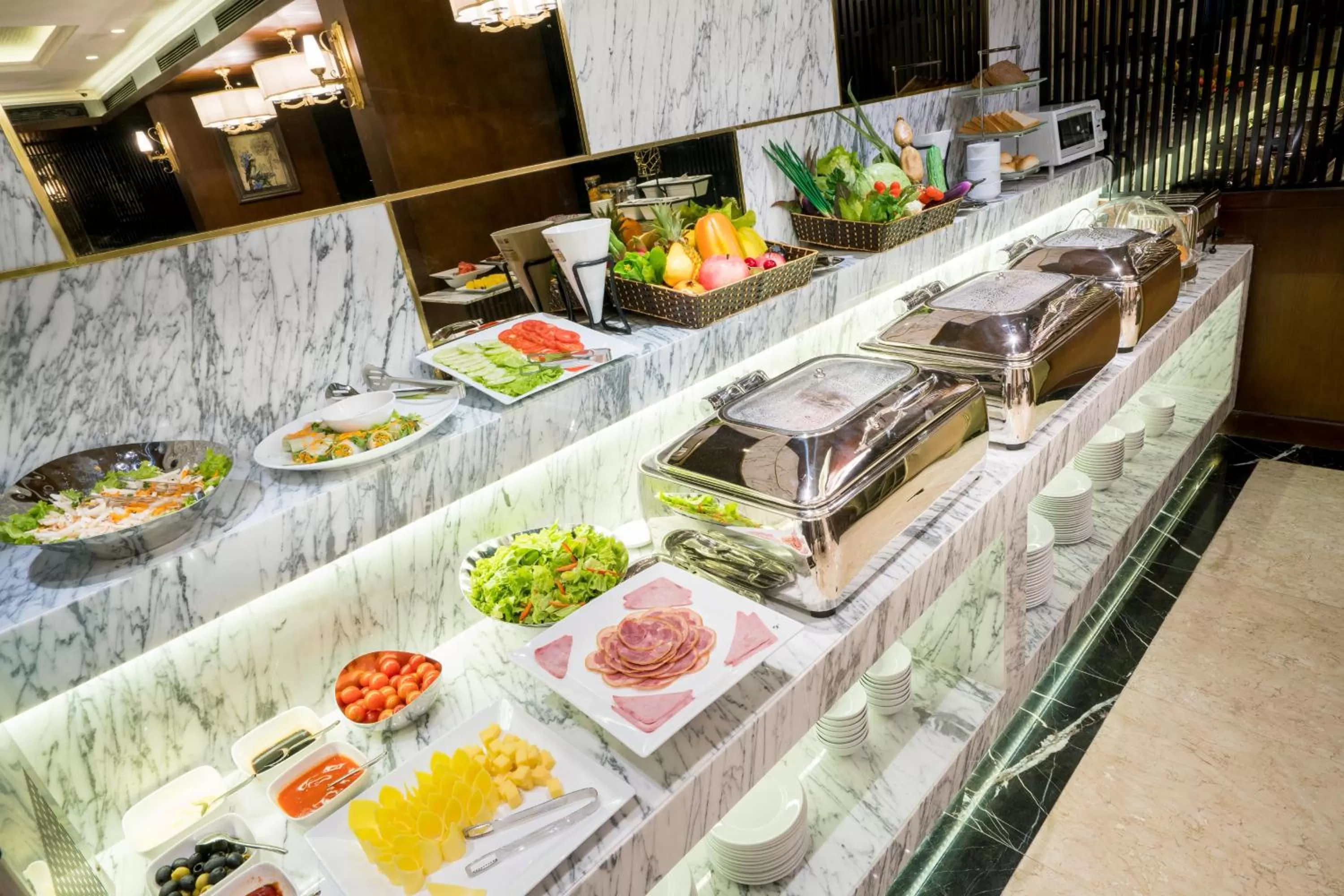 Food and drinks in Conifer Grand Hotel