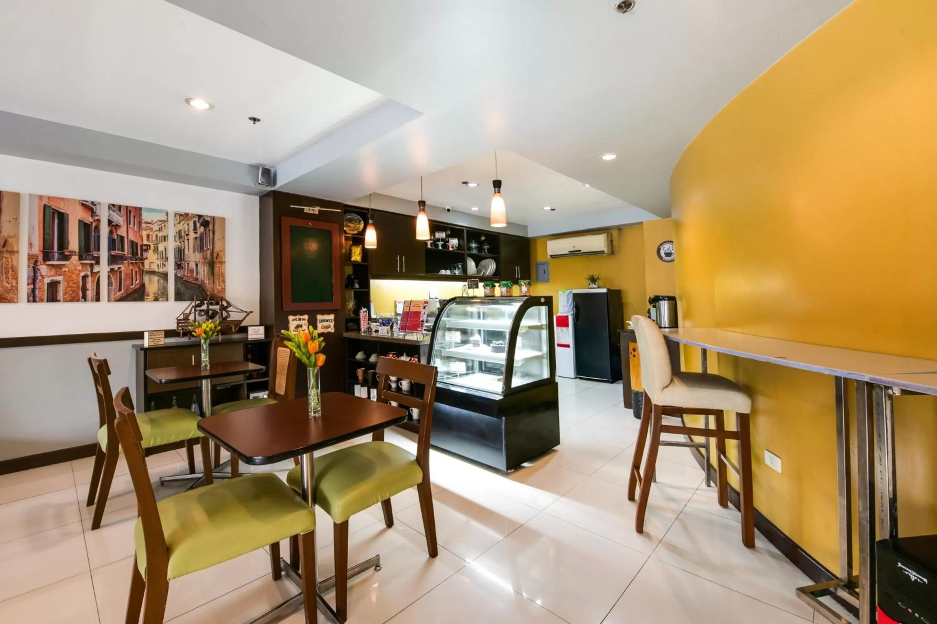 Restaurant/places to eat in Festive Hotel Makati