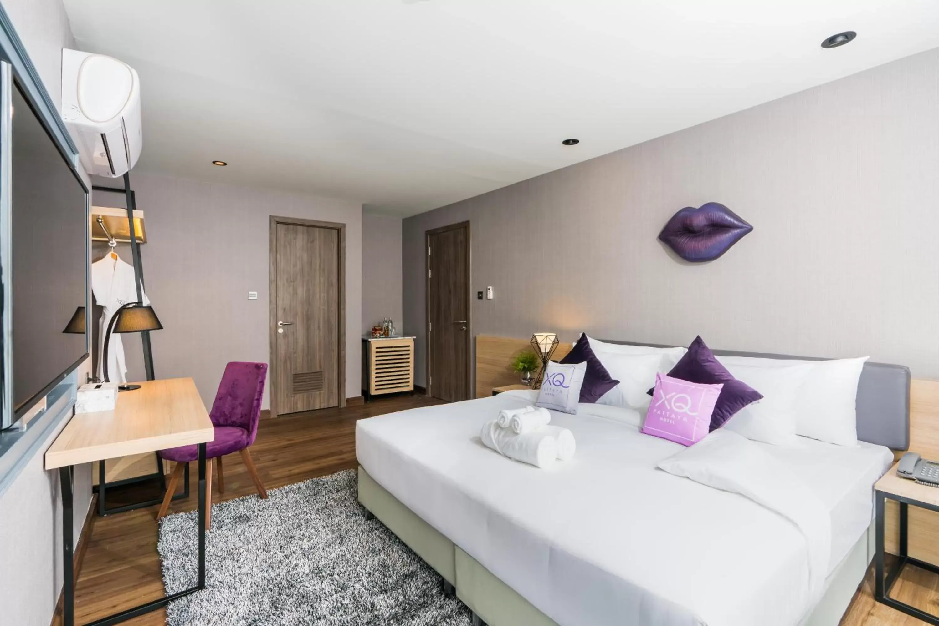 Photo of the whole room, Bed in XQ Pattaya Hotel Photo of the whole room, Bed in XQ Pattaya Hotel