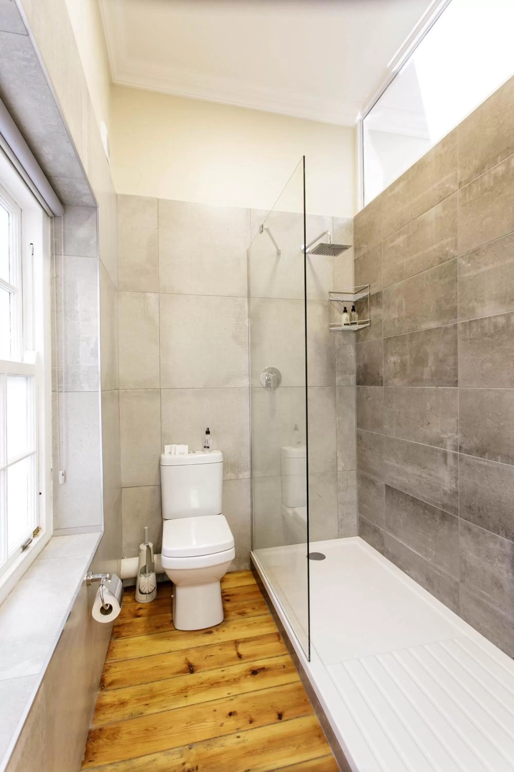 Bathroom in Queen's Hotel by BON Hotels