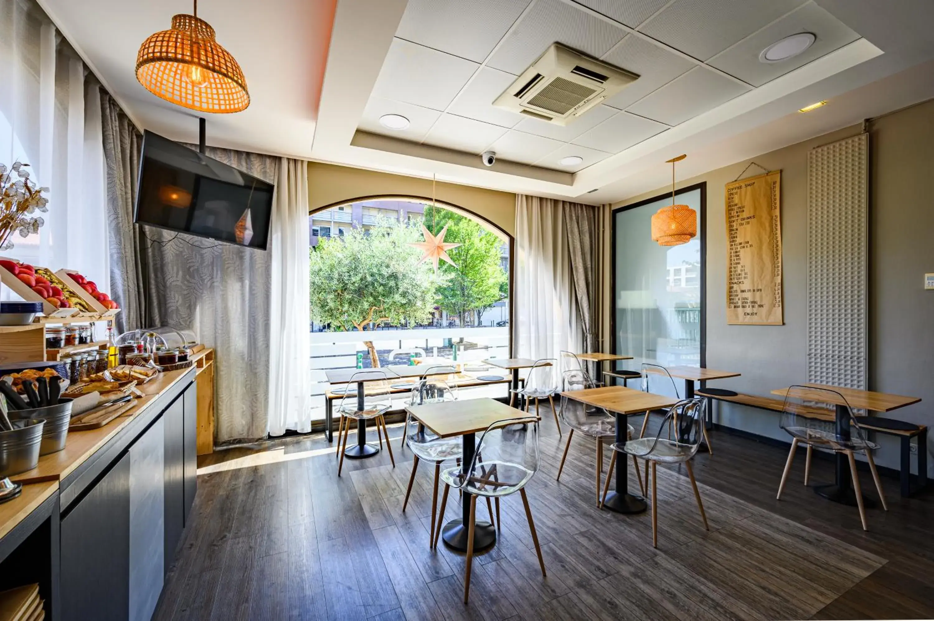 Continental breakfast in Hotel Gascogne