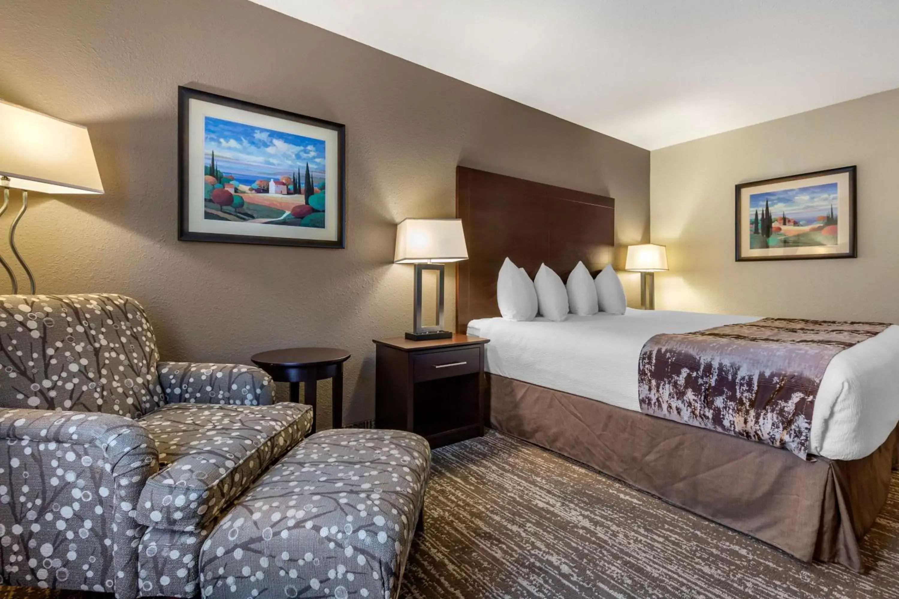 Bedroom in Best Western Plus Pembina Inn & Suites