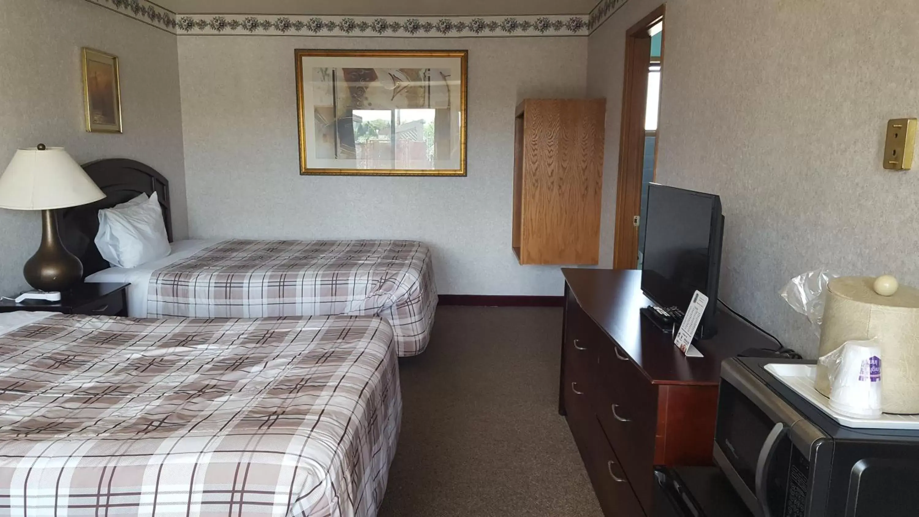 Photo of the whole room in Richland Inn and Suites