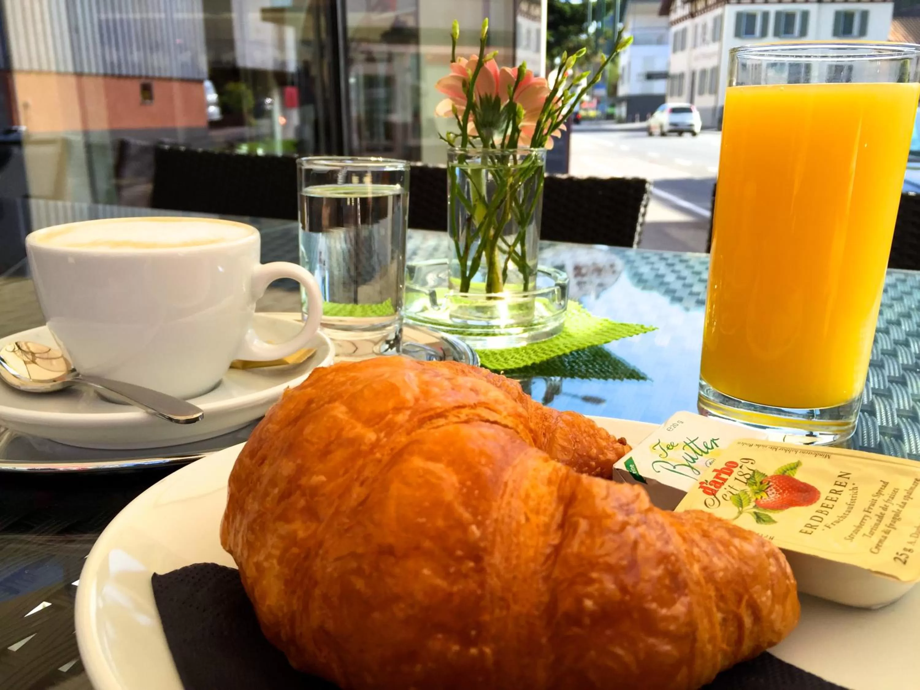 Breakfast in Hotel Café Schatz