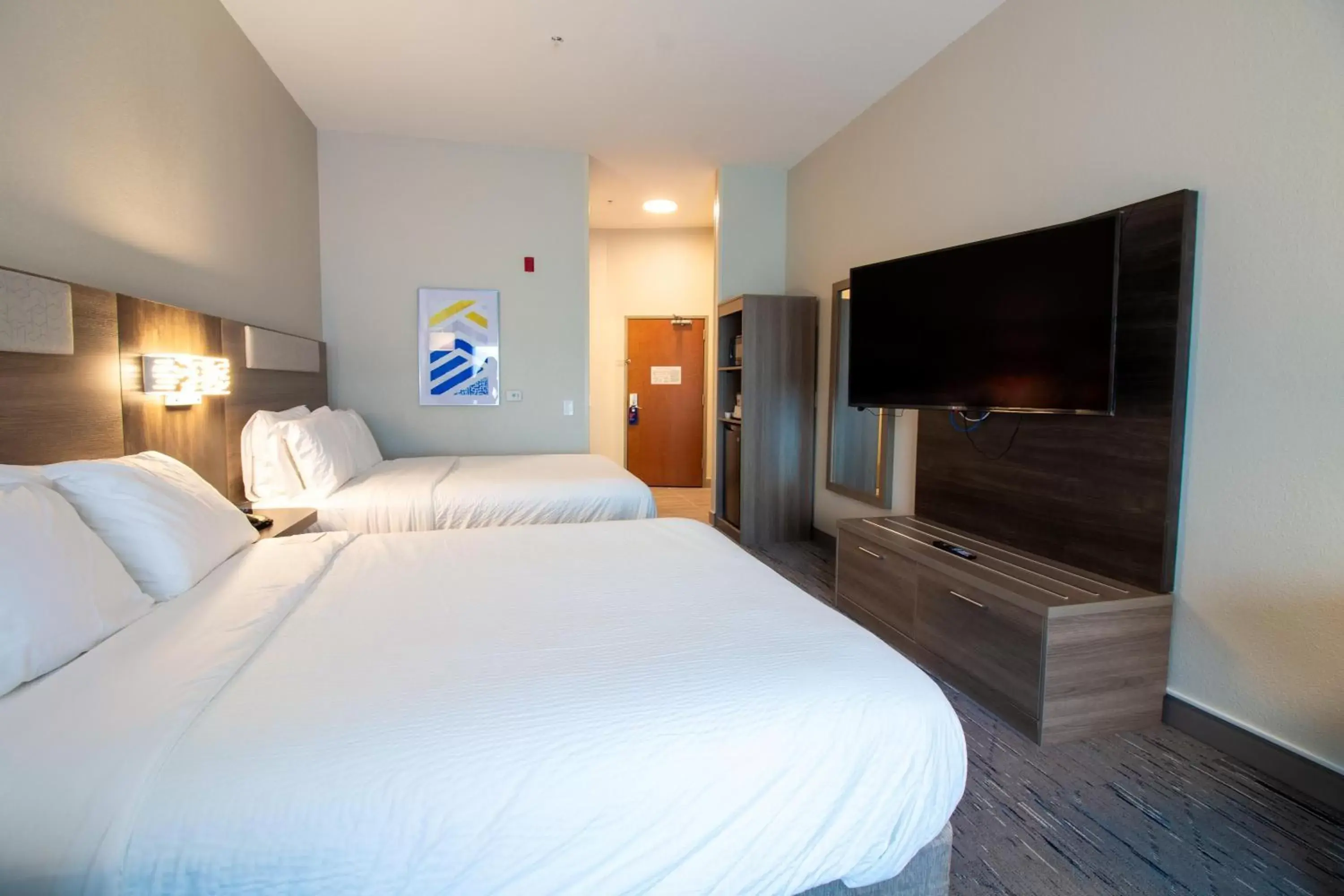 Bedroom, Bed in Holiday Inn Express Leland - Wilmington Area, an IHG Hotel
