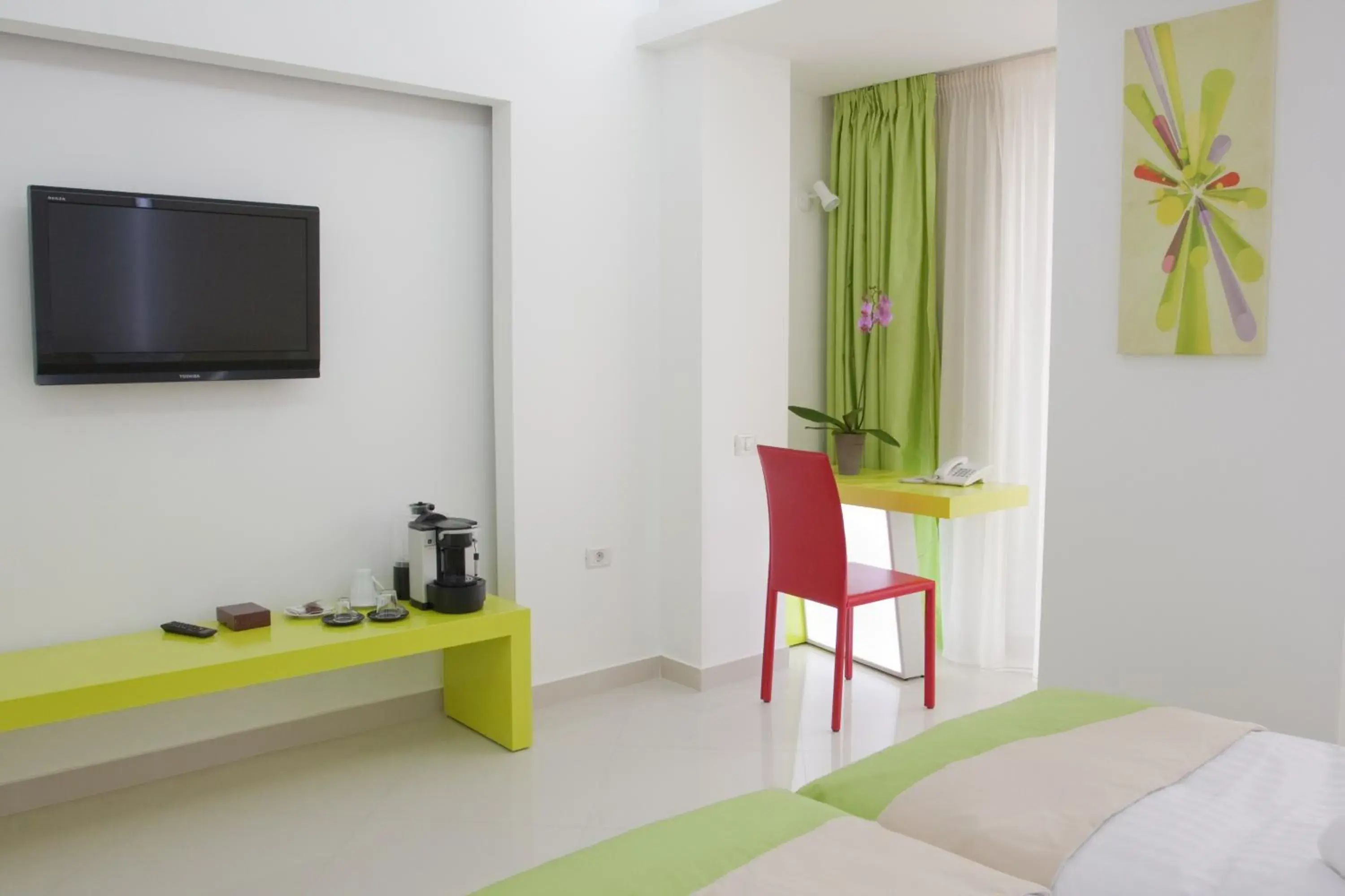 TV and multimedia, TV/Entertainment Center in Christina Hotel