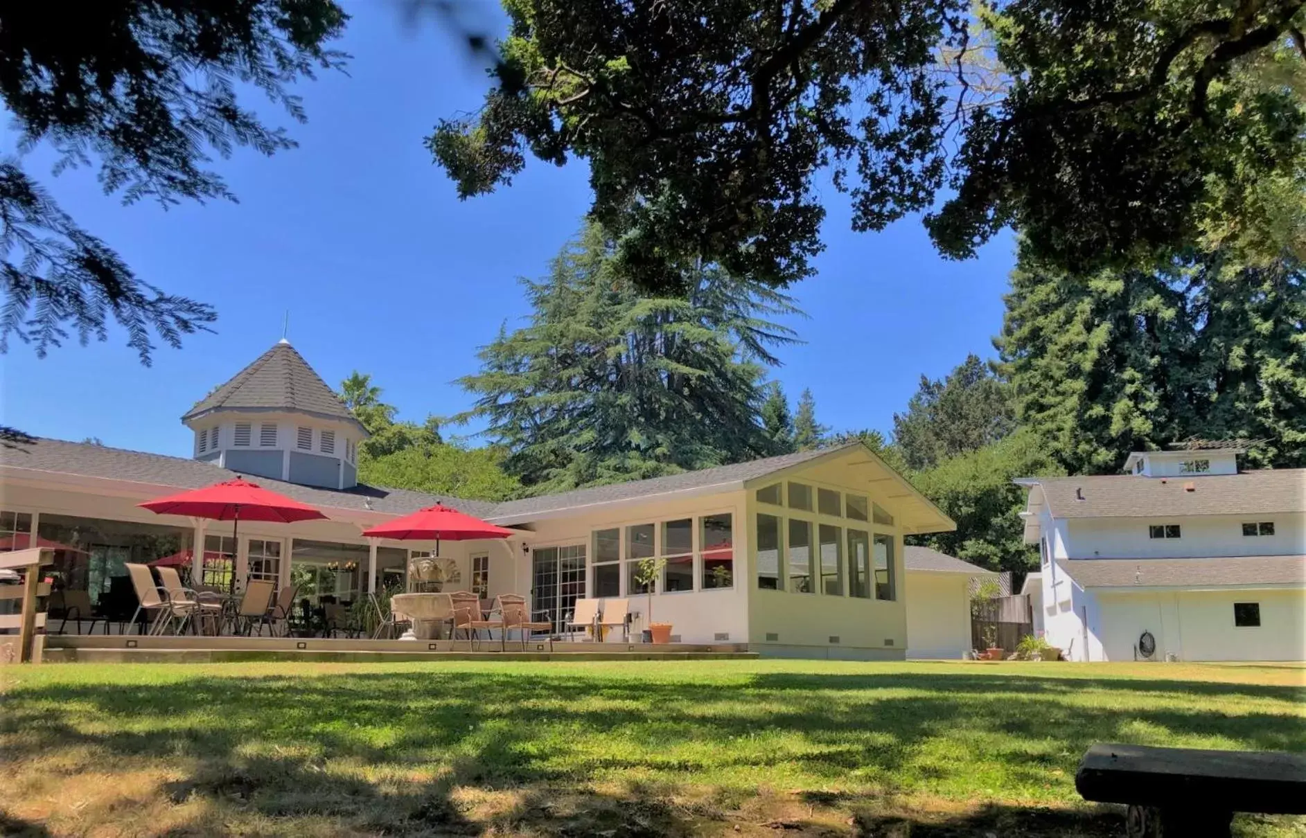 Property Building in Stahlecker House Inn