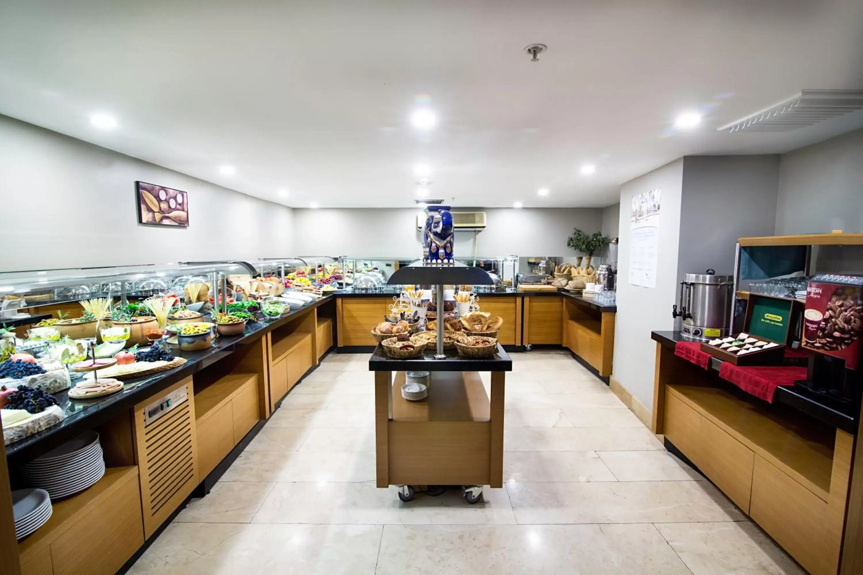 Food and drinks in Ramada Encore by Wyndham Gebze Food and drinks in Ramada Encore by Wyndham Gebze