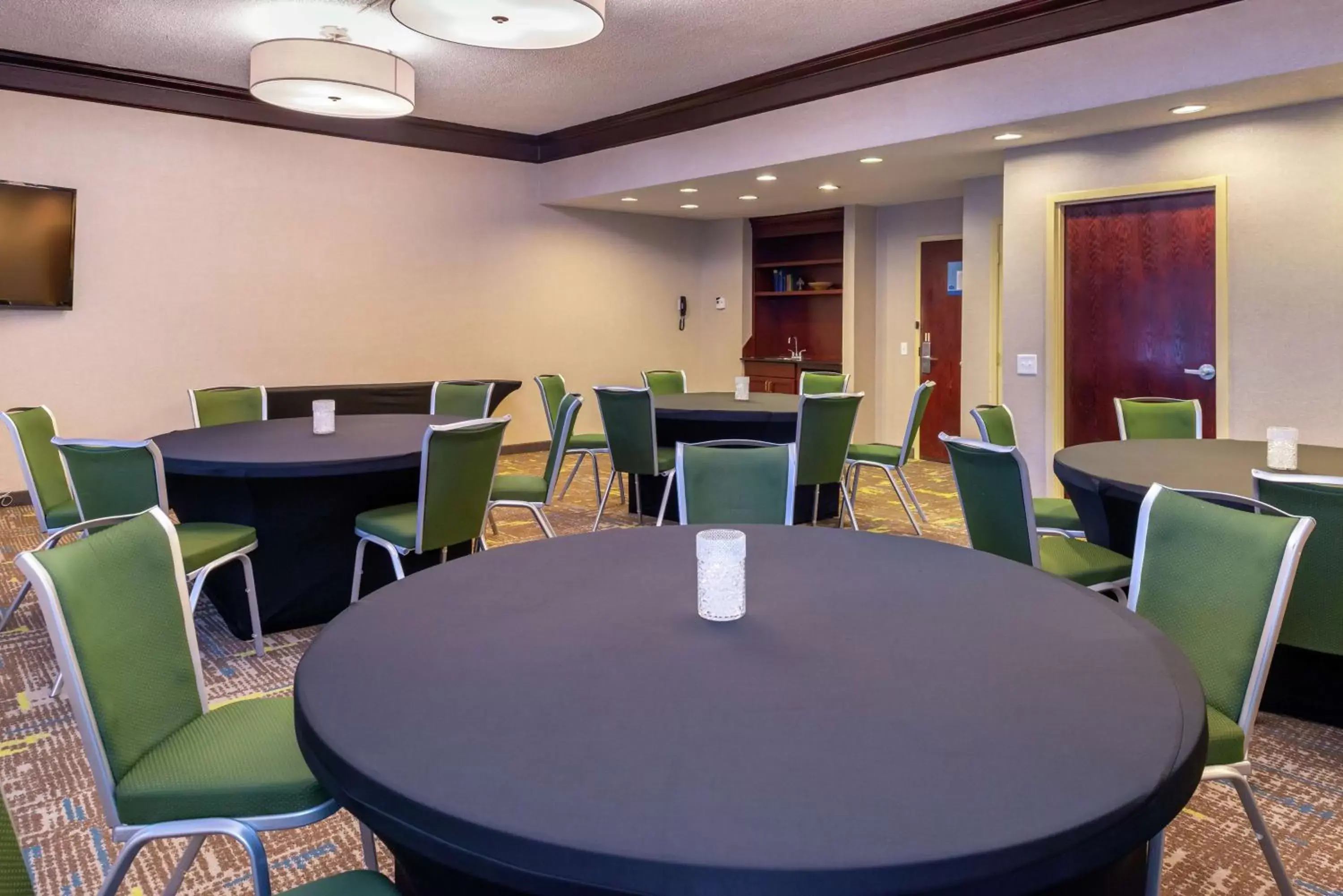 Meeting/conference room, Restaurant/Places to Eat in Hampton Inn Greensboro Airport
